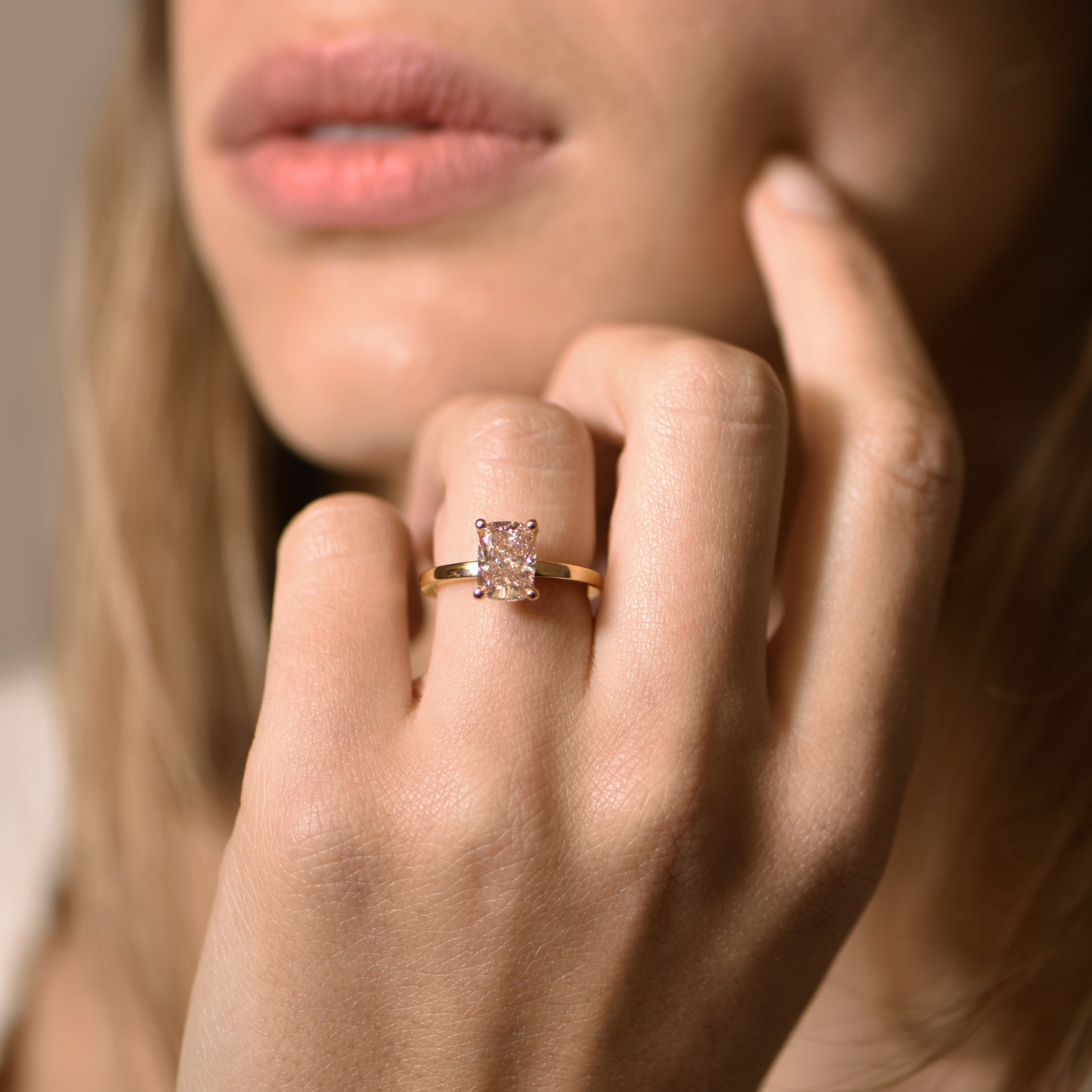 18 ou 14 carats : pourquoi votre bague de fiançailles n’est jamais en or 24 carats ?