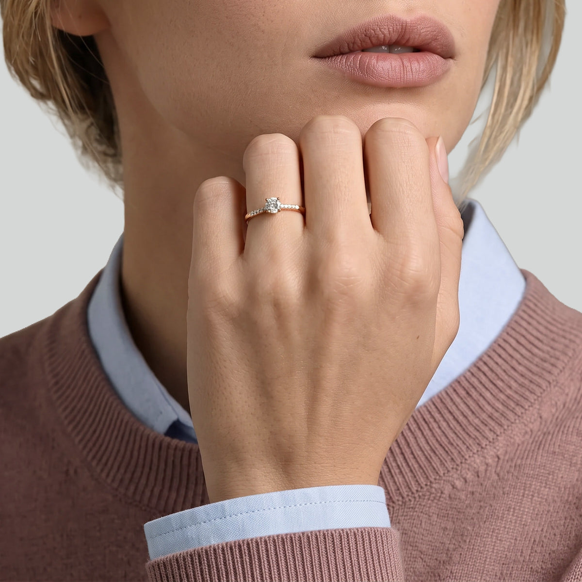 The Fancy V-shape M 0.30 carats - or rouge 18k