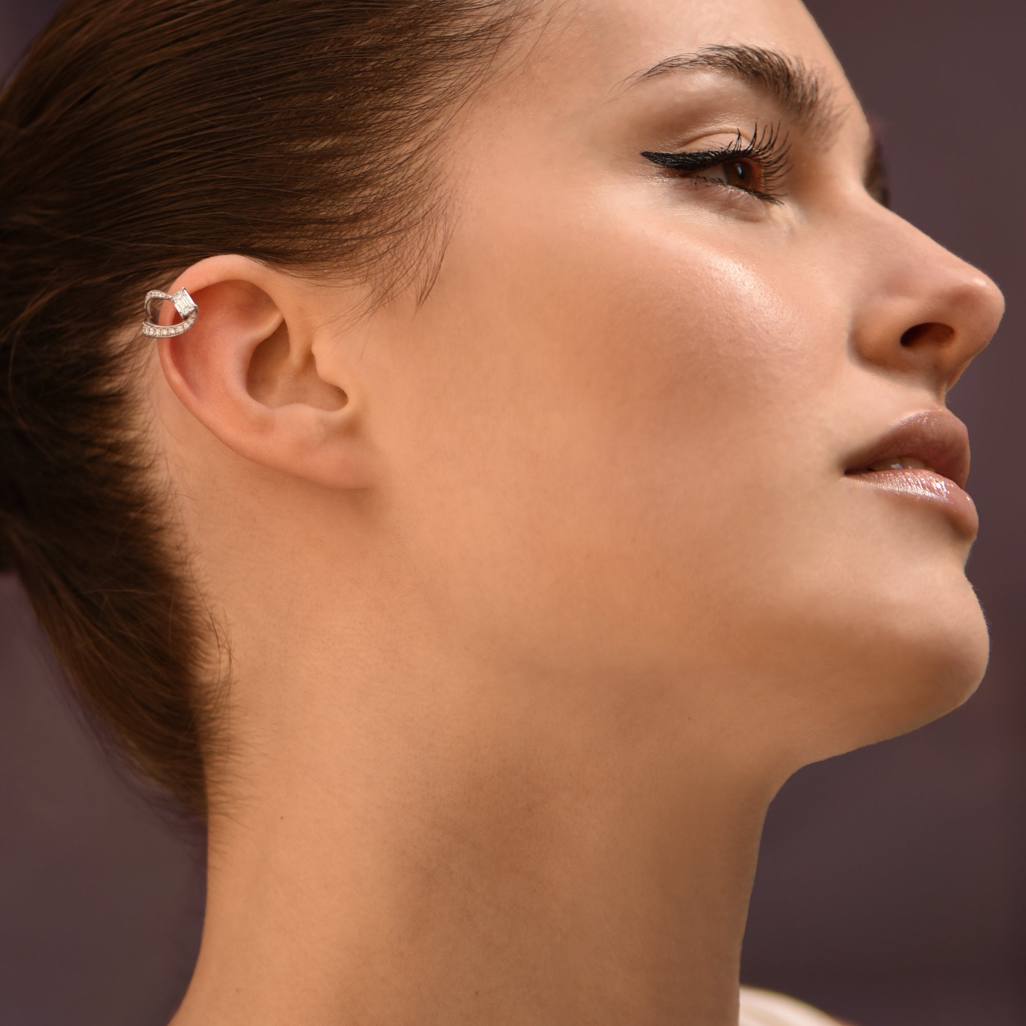 Boucles d'oreilles The Little Ice Skating Girl 0.30ct - or blanc 18k – Boucle d'oreilles en or 18k – porté en situation