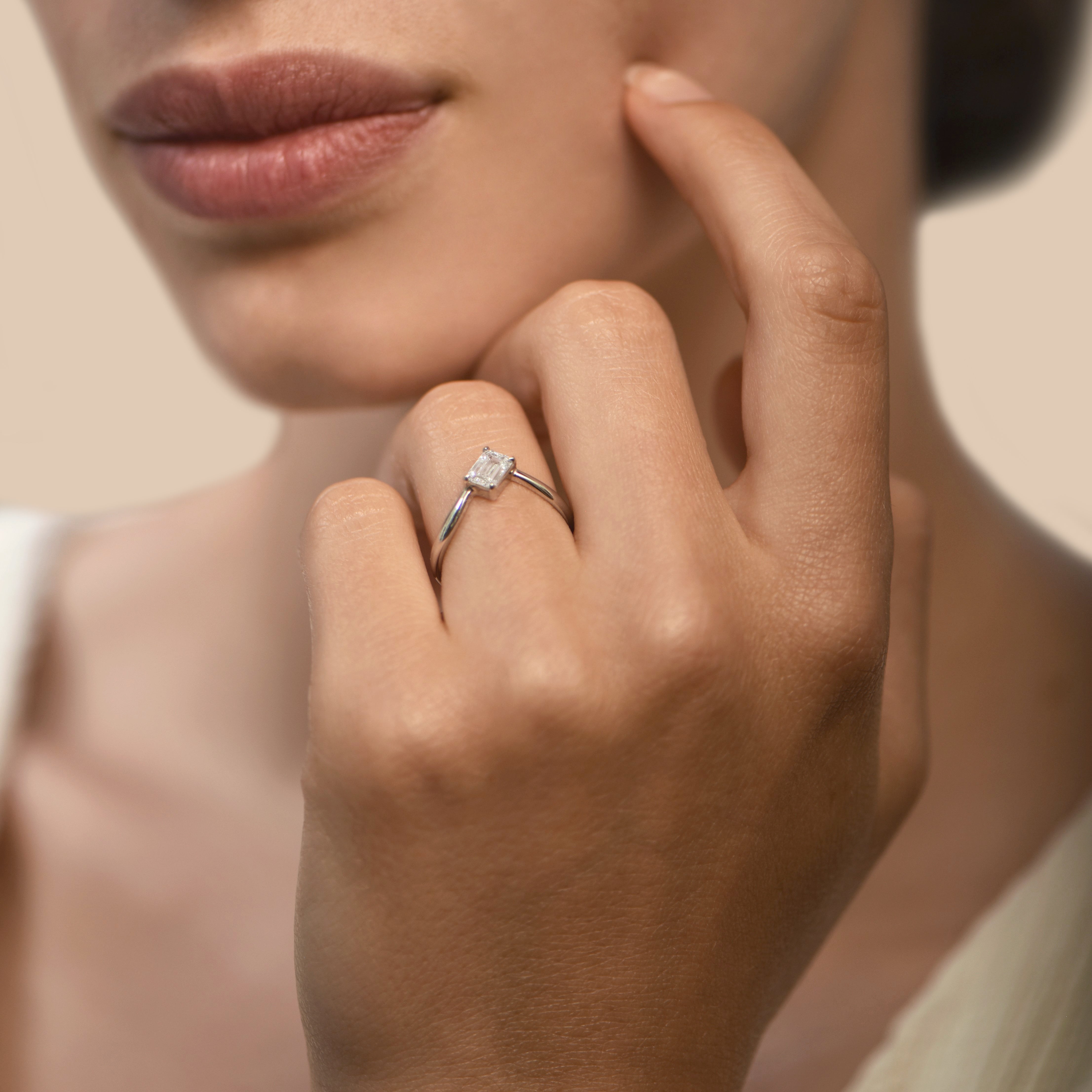 The Little Ice Skating Girl 0.65 carats - platinum 950 – Engagement Ring gold 18k – Front view