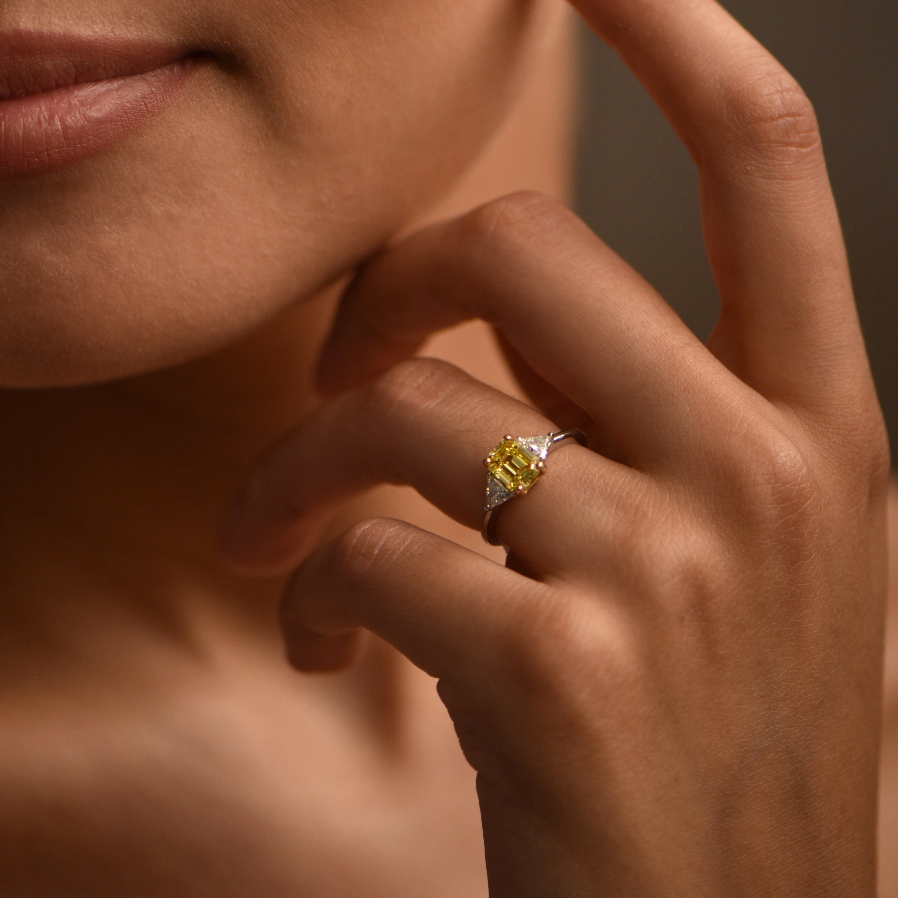 La Puerta del Sol - 1.00 carat - platinum 950 – Engagement Ring gold 18k – Worn view