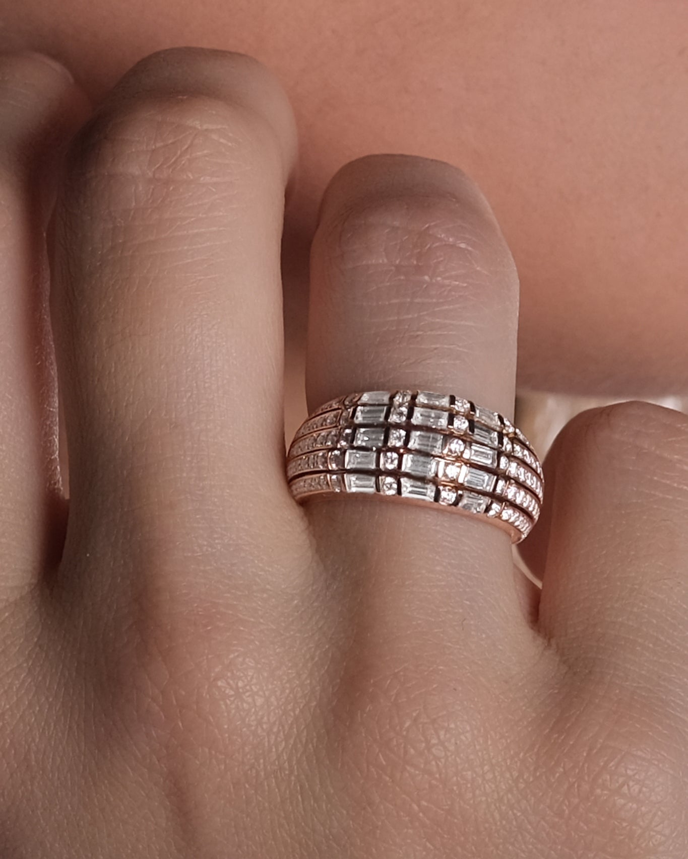 Like a Dream - or rouge 18k – Bague en or 18k – porté de face