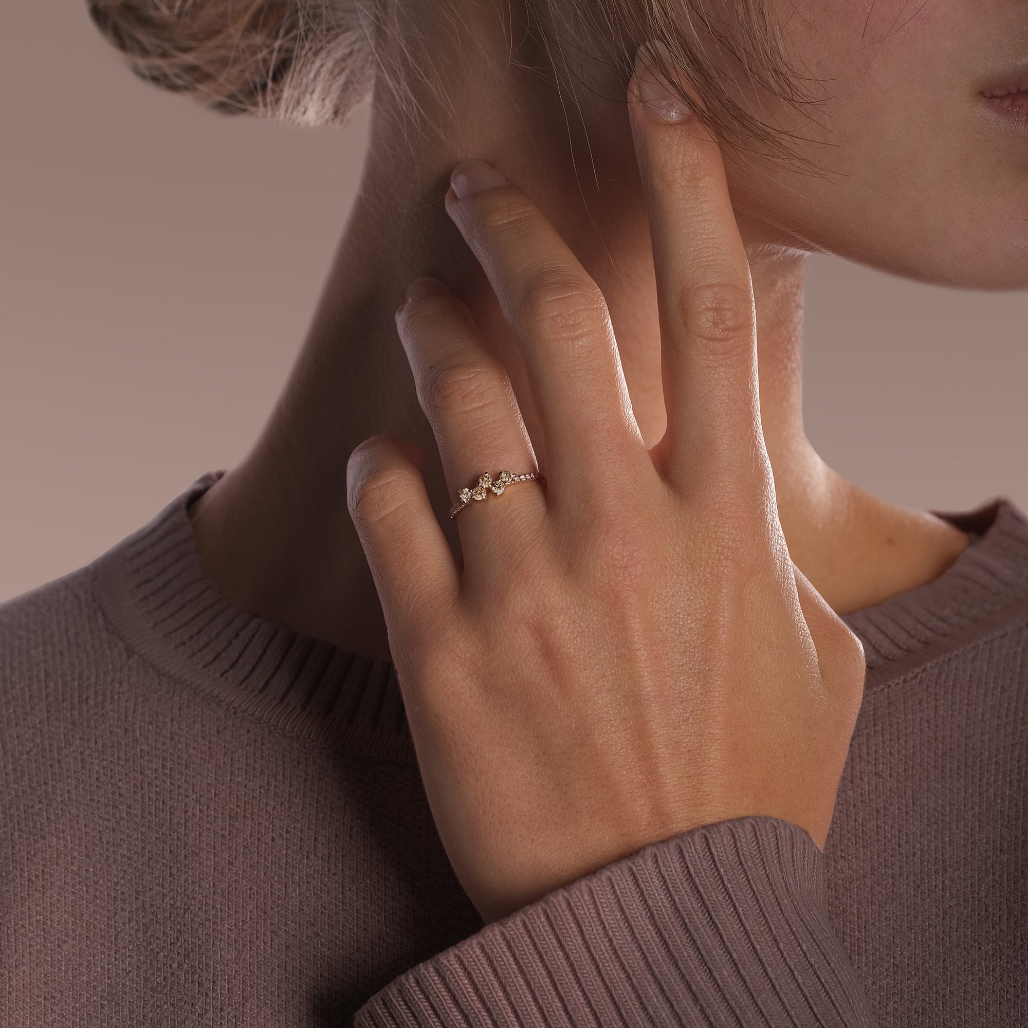 Bague S-1434- or rouge 18k – Bague en or 18k – porté de face