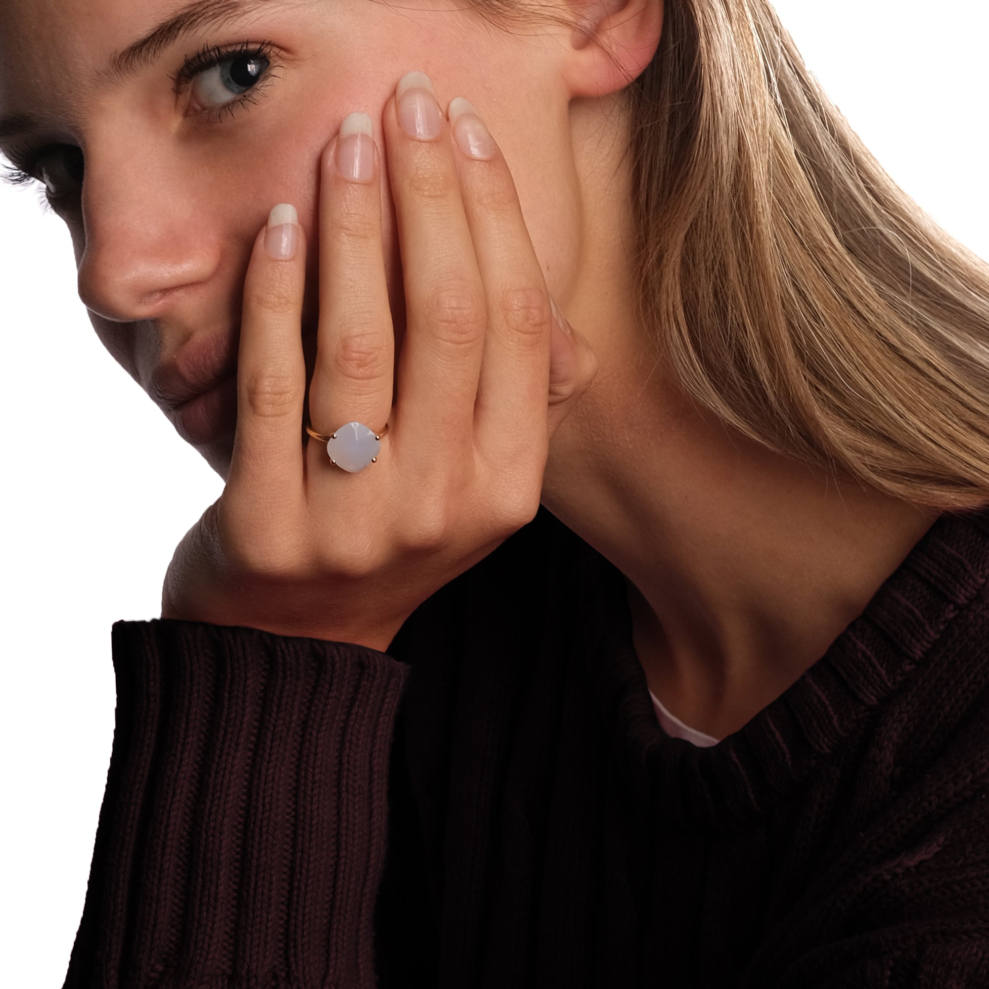 Bague AA-229 Calcédoine - or jaune 18k – Bague en or 18k – porté de face