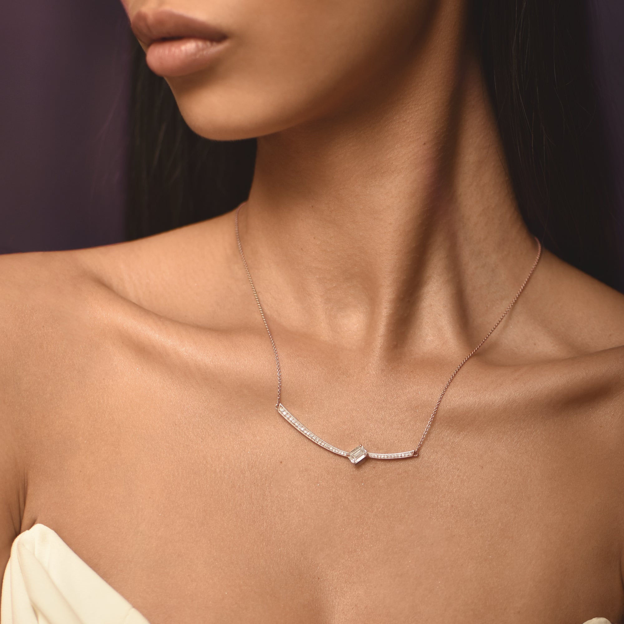 Collier The Ice Skating Girl 1.00 carats - or rouge 18k – Chaîne en or 18k – porté en situation