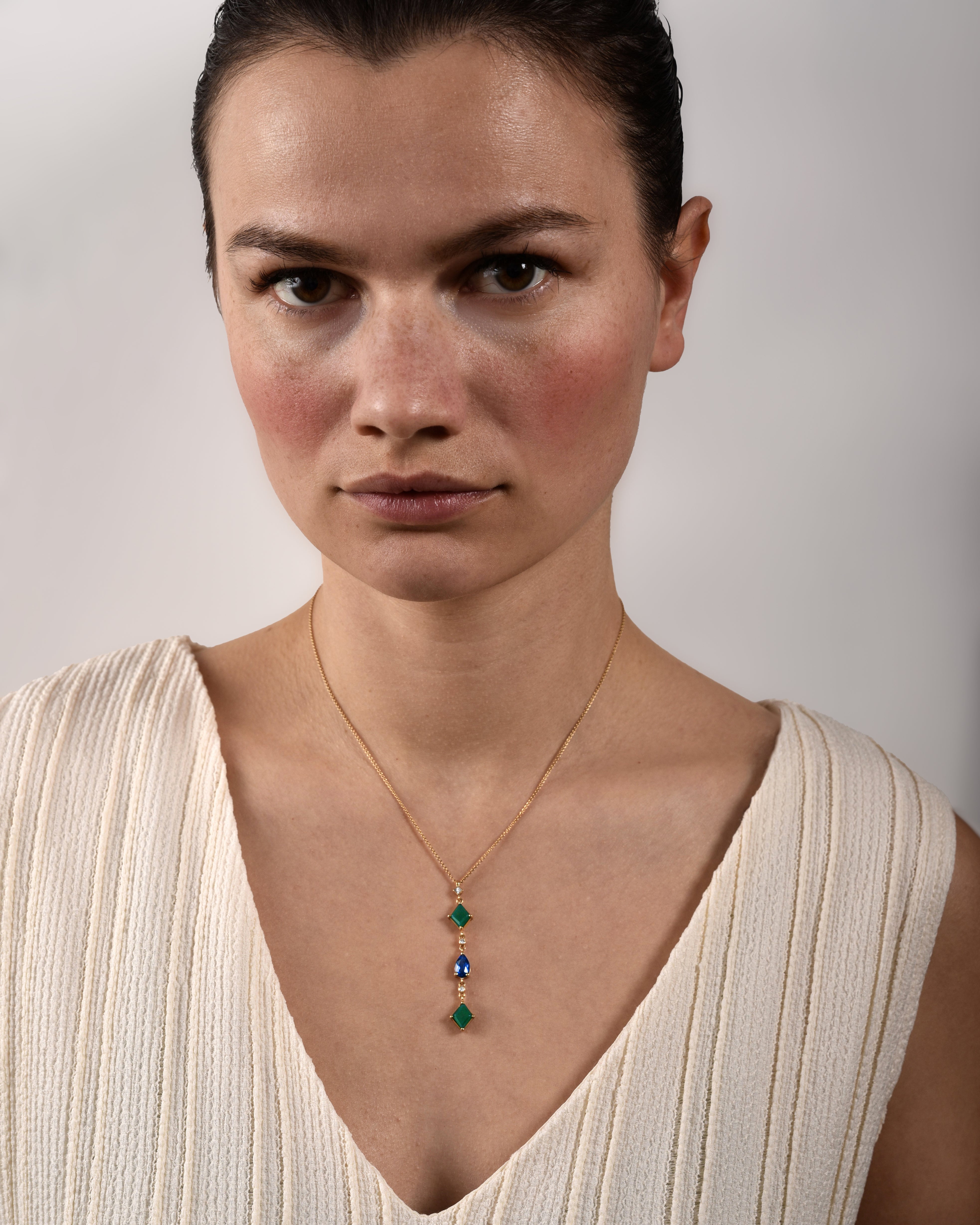 Collier The Grand Jeté - or jaune 18k – Chaîne en or 18k – porté de face