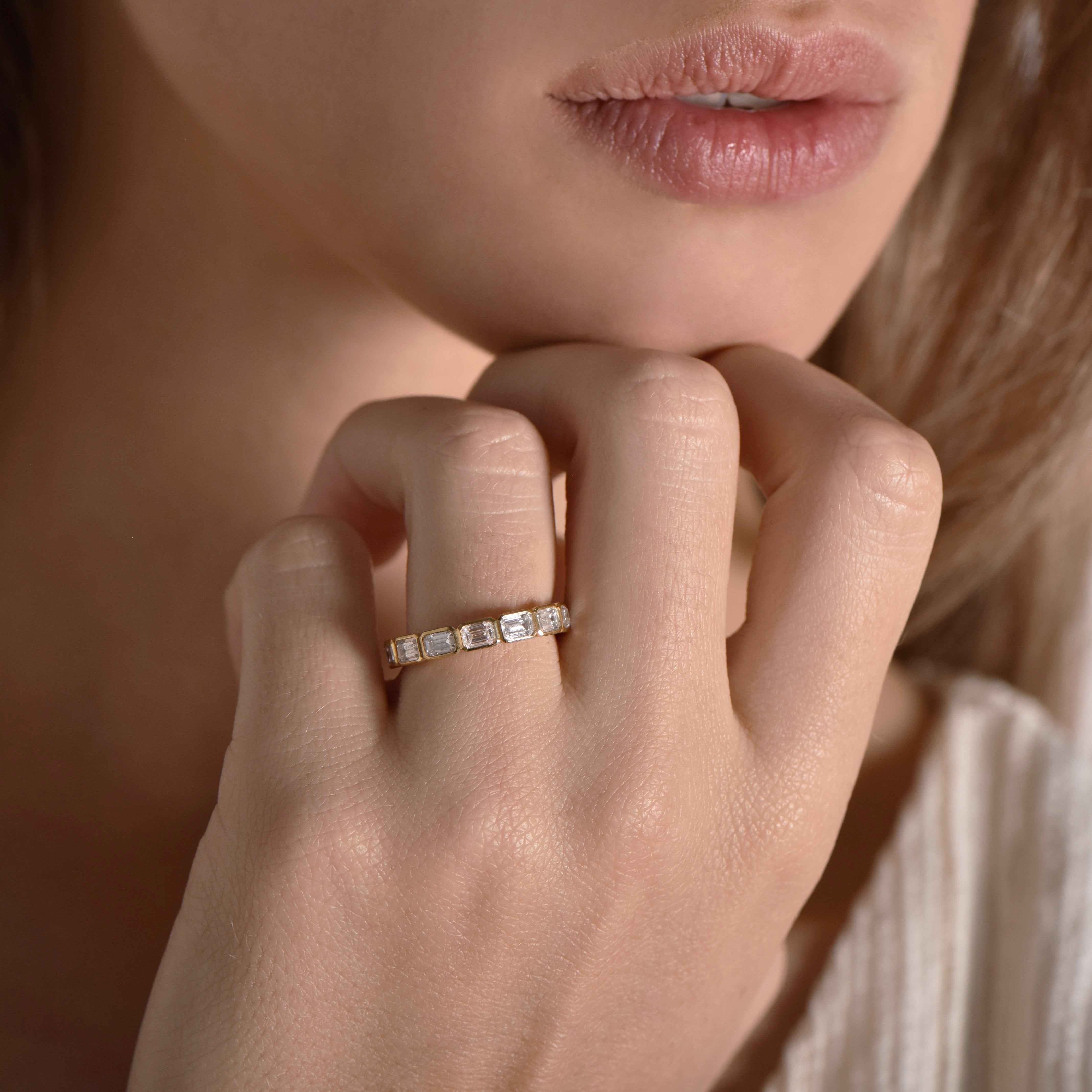 Mirror To Your Heart - or jaune 18k – Alliances AGUAdeORO et bagues en or 18k – porté de face