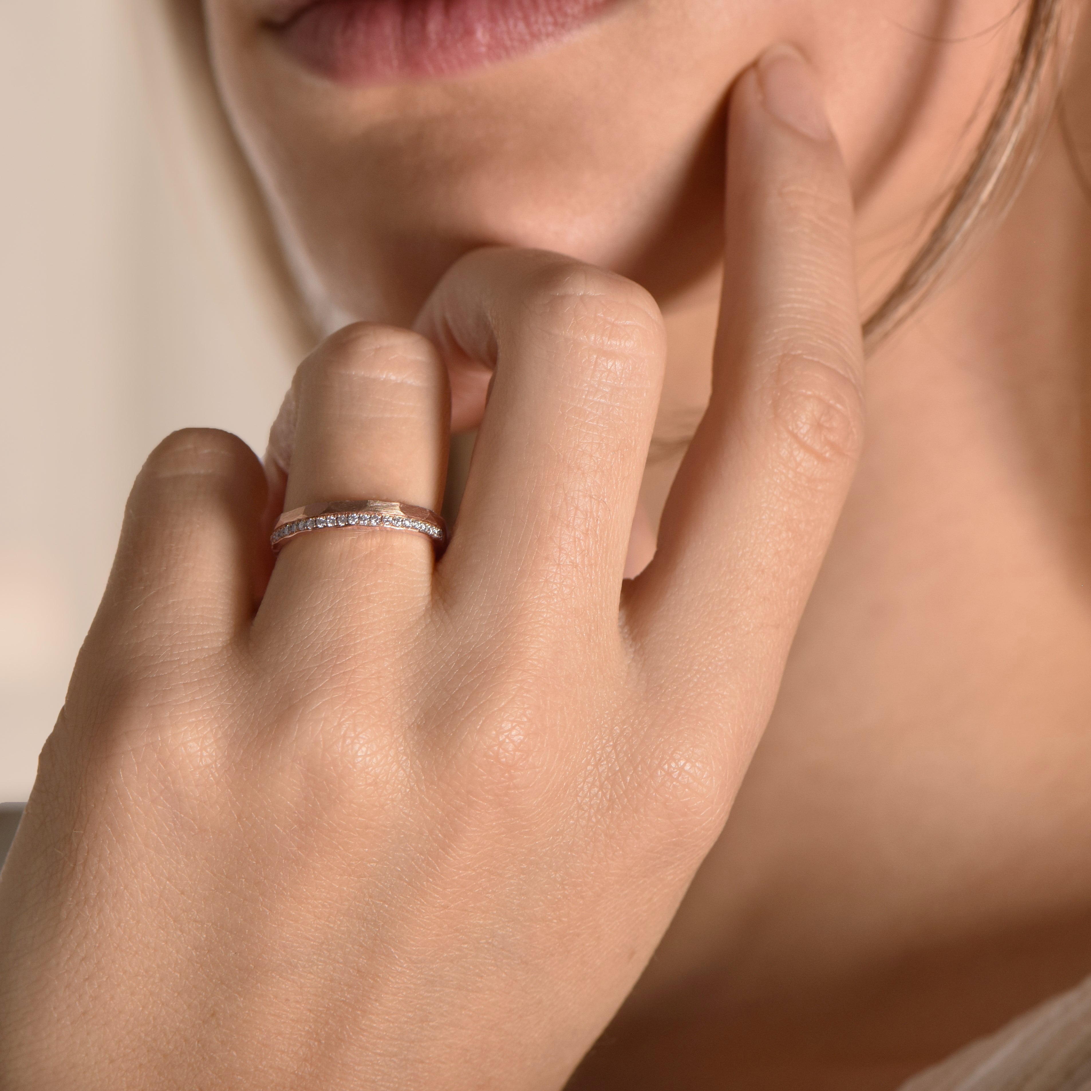 The Fancy Geometry of Love - red gold 18k – Wedding Band AGUAdeORO gold 18k – Front view