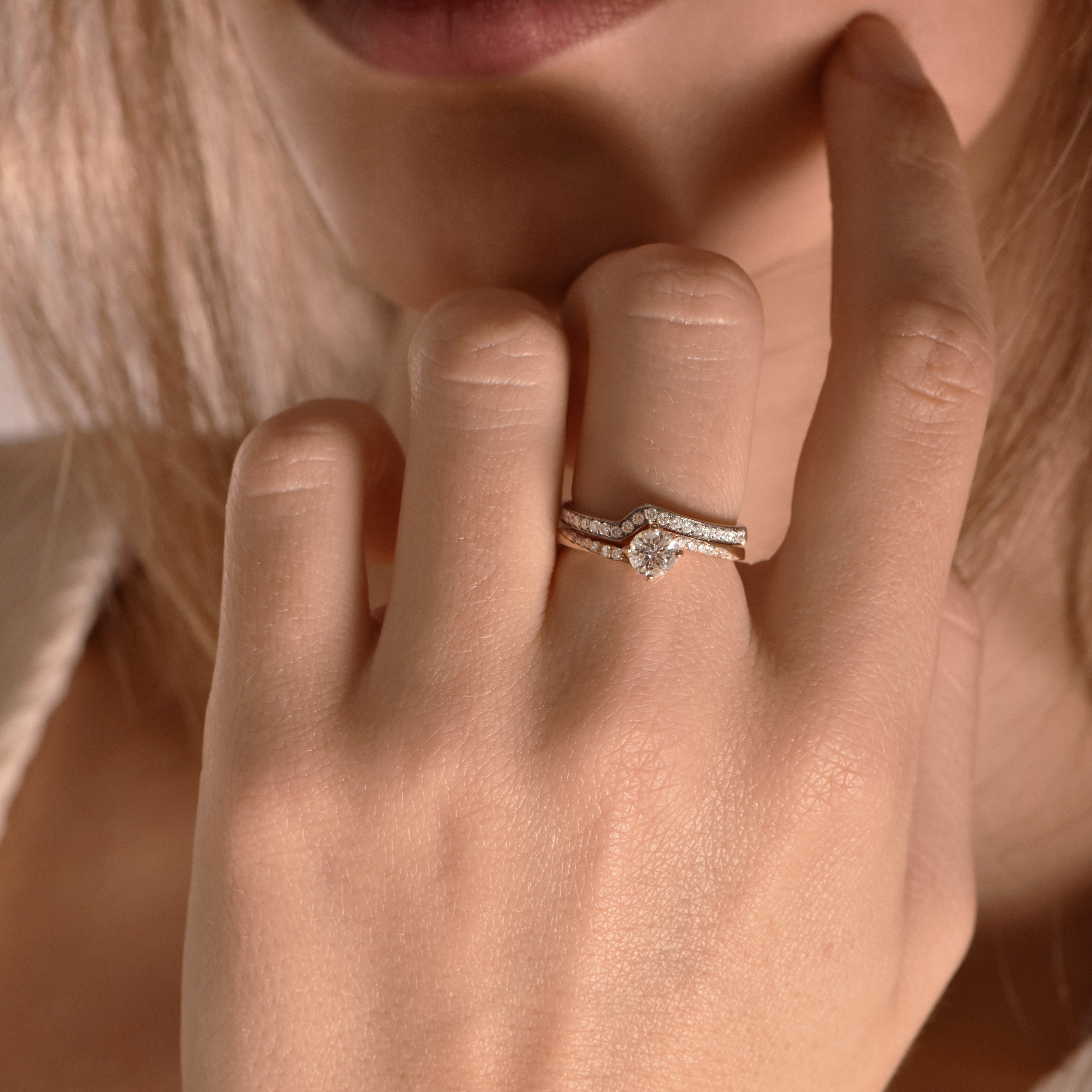 The Fancy Lover - Weissgold 18k – Trauring AGUAdeORO und Ring Gold 18k – Vorderansicht