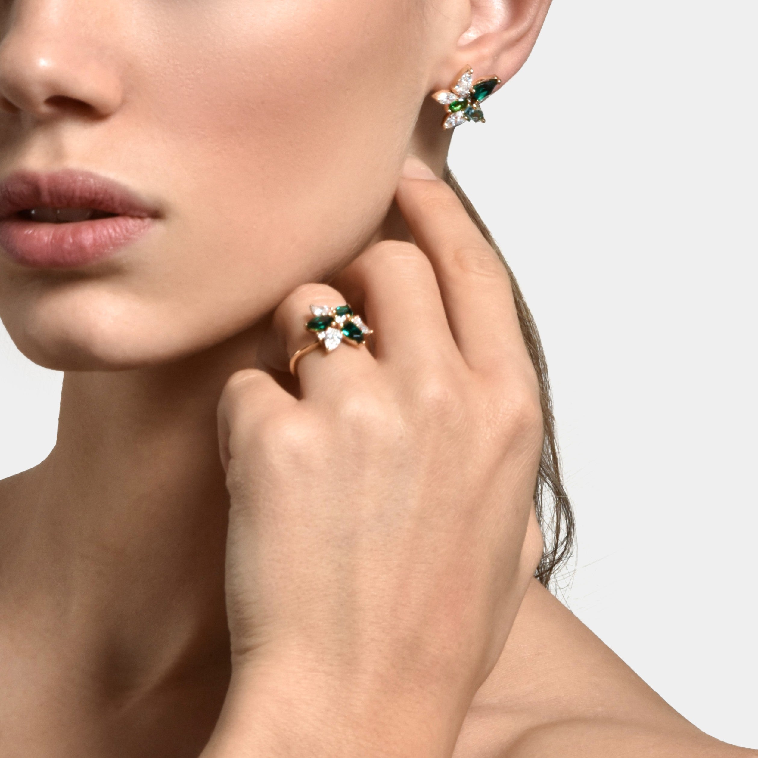 Boucles d'oreilles Wild Forest - or blanc 18k – Boucle d'oreilles en or 18k – vue de profil