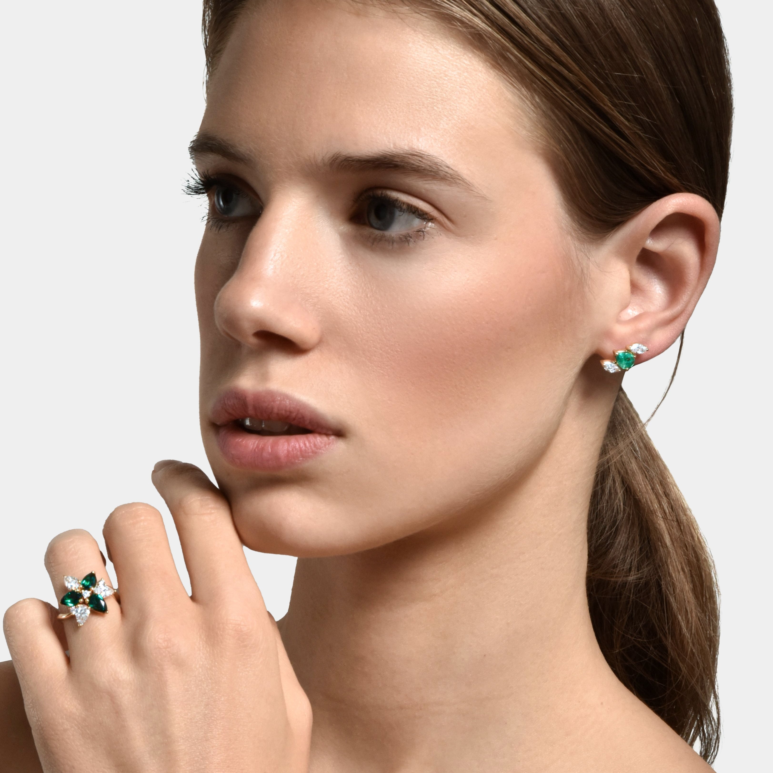 Boucles d'oreilles Wild Forest - or Jaune 18k – Boucle d'oreilles en or 18k – porté de face
