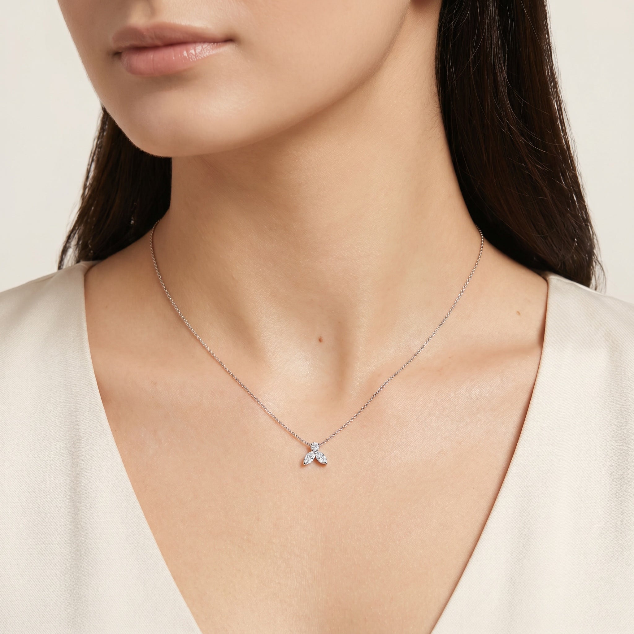 Necklace Little Bee M - White Gold 18k