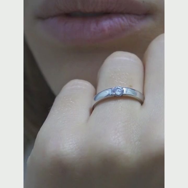 The Minimalist Lady 0.30 carats - or blanc 18k – Solitaire en or 18k – vue de profil
