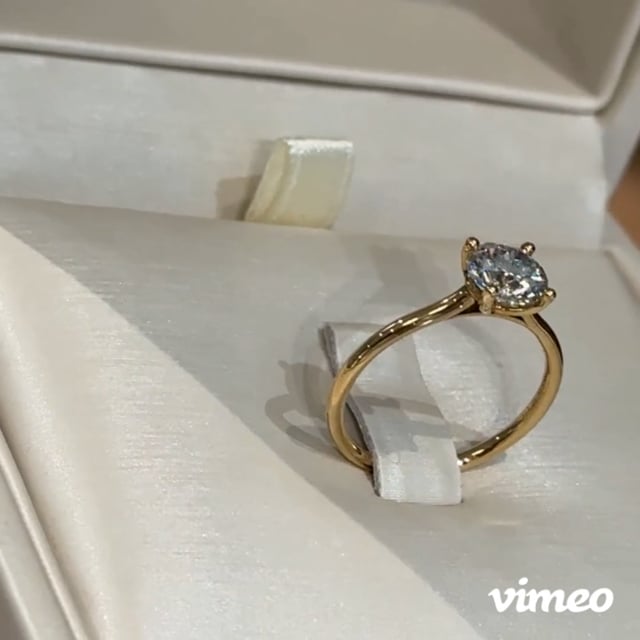 The V-Shape XL 1.00 carats - or jaune 18k – Solitaire en or 18k – vue de profil