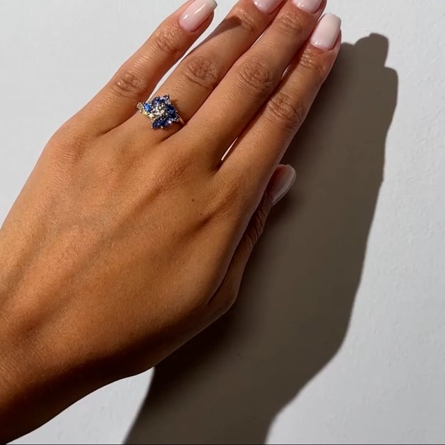 Enigmatic Nightflower - or Jaune 18k – Solitaire en or 18k – vue de profil