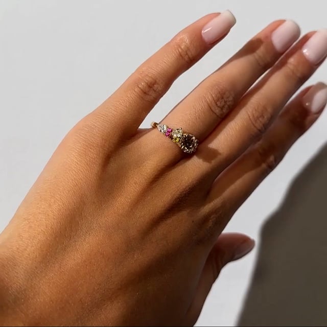 As wild as it gets - or Jaune 18k – Solitaire en or 18k – vue de profil