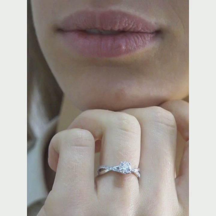 Féeriquement coquette - 0.40 carat - or blanc 18k – Solitaire en or 18k – vue de profil
