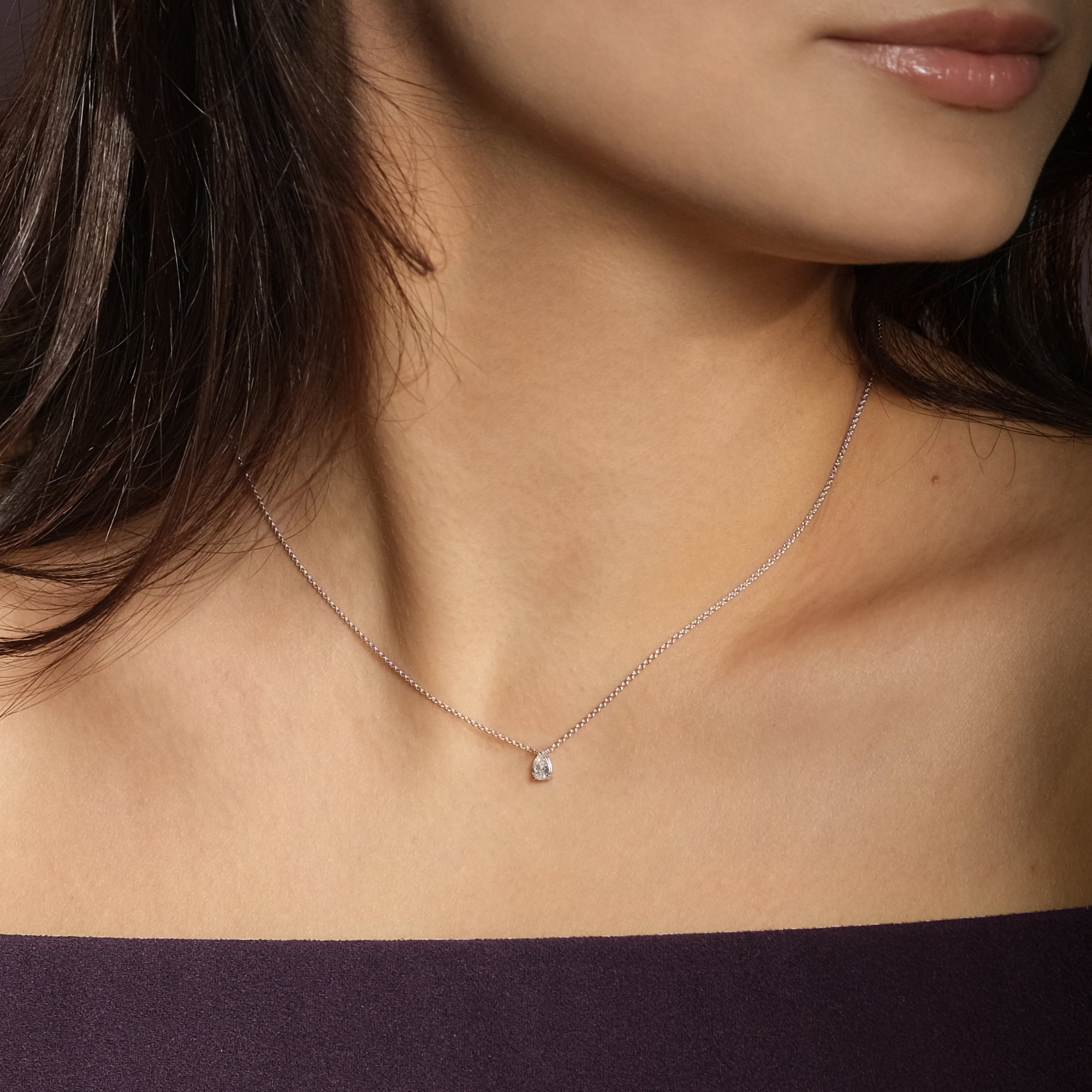 Collier The Tear of Joy 0.30 carats - or blanc 18k – Chaîne en or 18k – porté en situation
