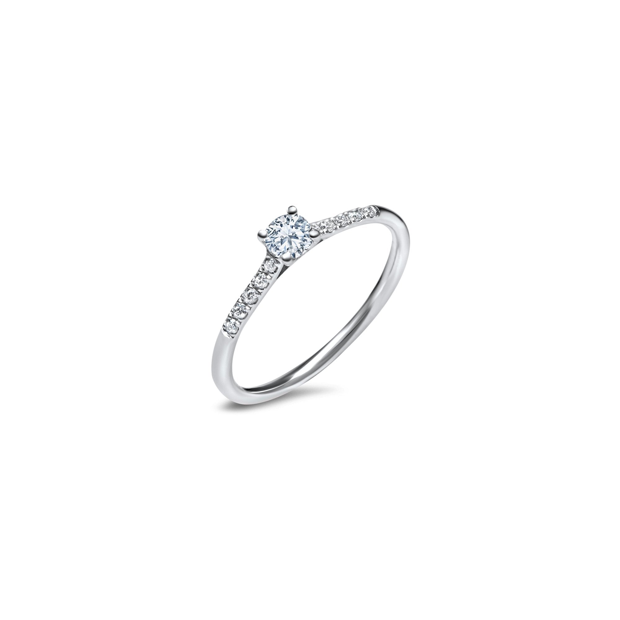 The Fancy V-shape 0.15 carats - or blanc 18k – Solitaire en or 18k – porté de face
