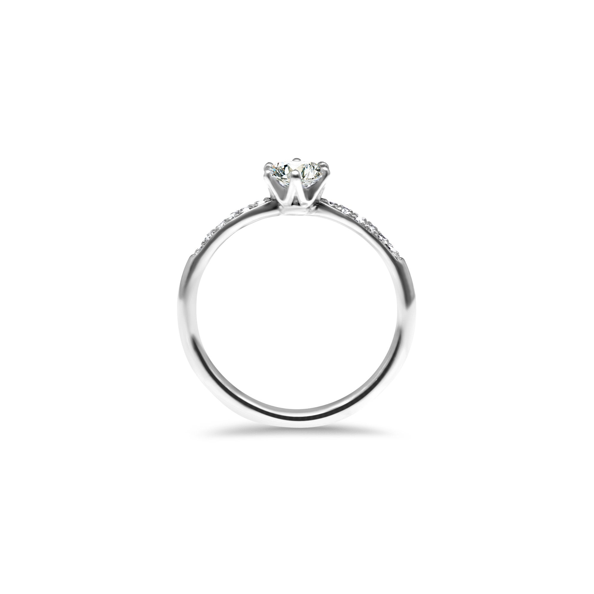 Miss Queen of the queens - 0.50 carat - platine 950 – Solitaire en or 18k – porté en situation