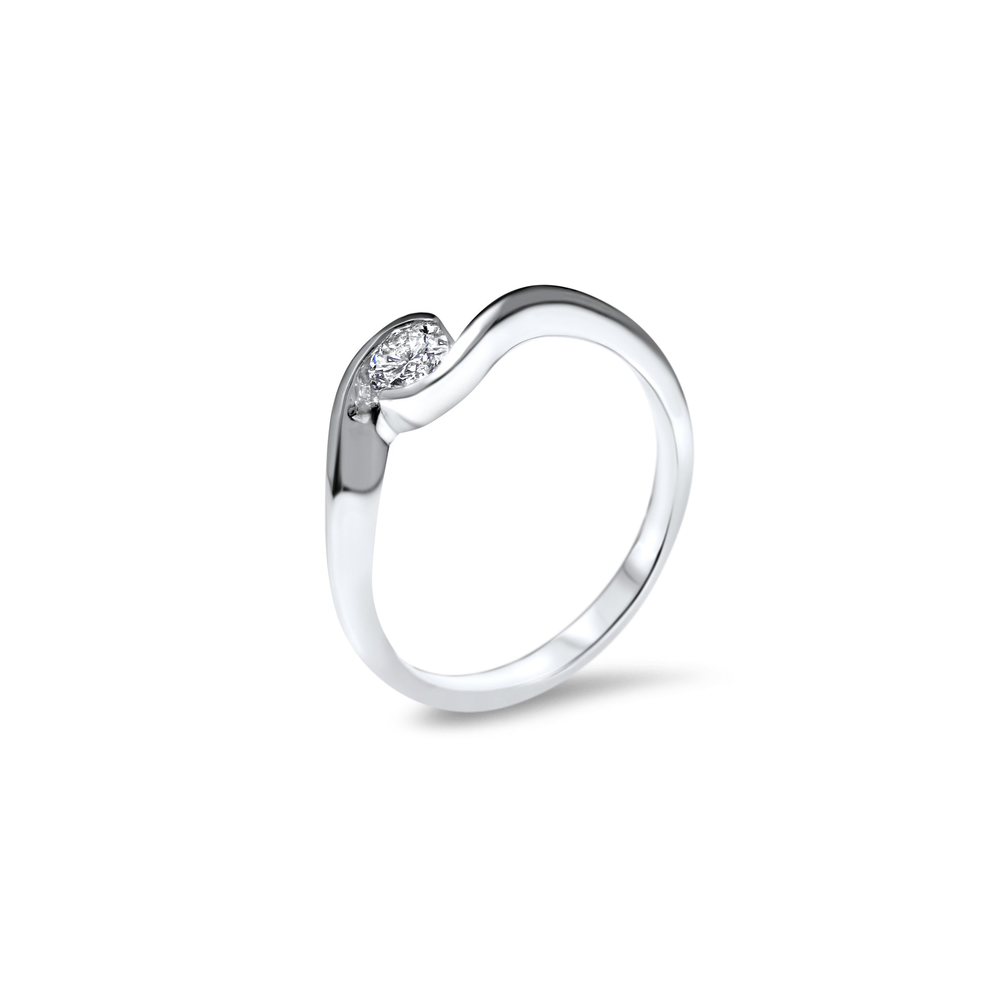Un Petit Twist 0.25 carats - or blanc 18k – Solitaire en or 18k – porté de face