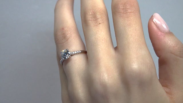The Fancy V-shape 0.75 carats - or jaune 18k – Solitaire en or 18k – vue de profil