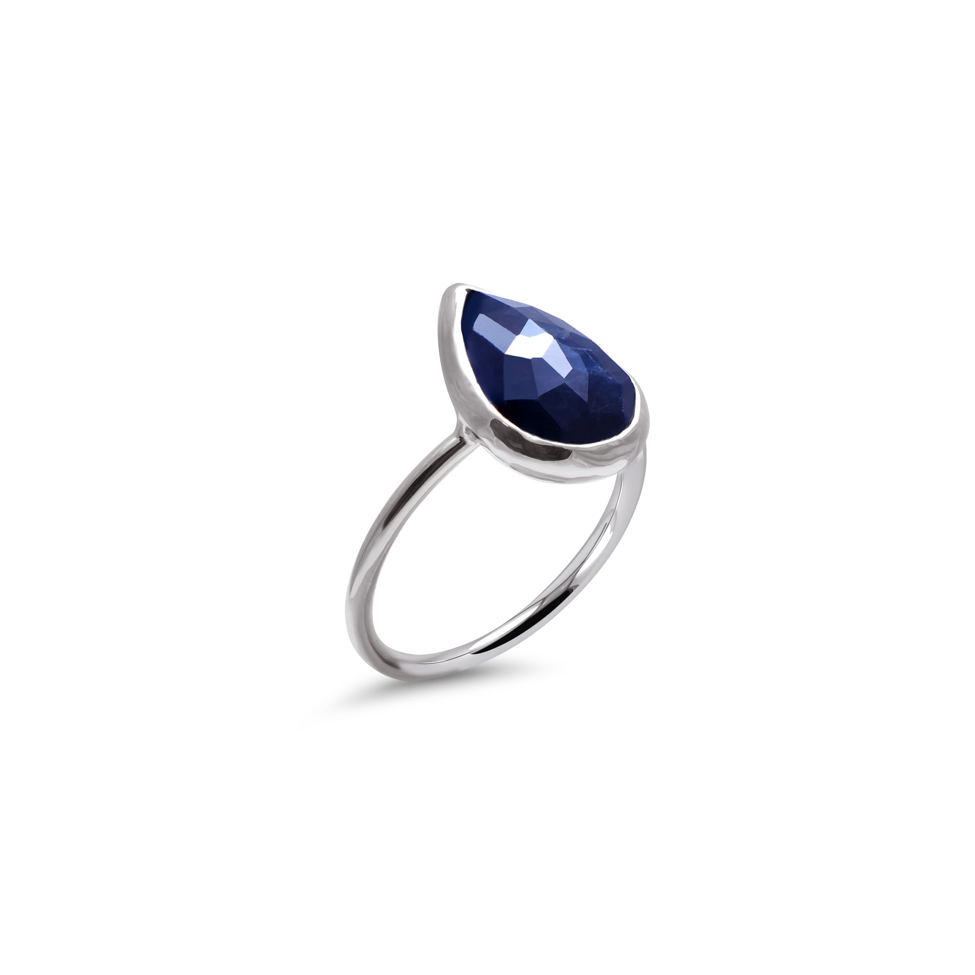 Bague Saphir Bleu Océane Pear shape - or Blanc 18k – Bague en or 18k – porté de face