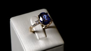The Great Flying Circus 3.50 carats - platine 950 – Solitaire en or 18k – détail porté