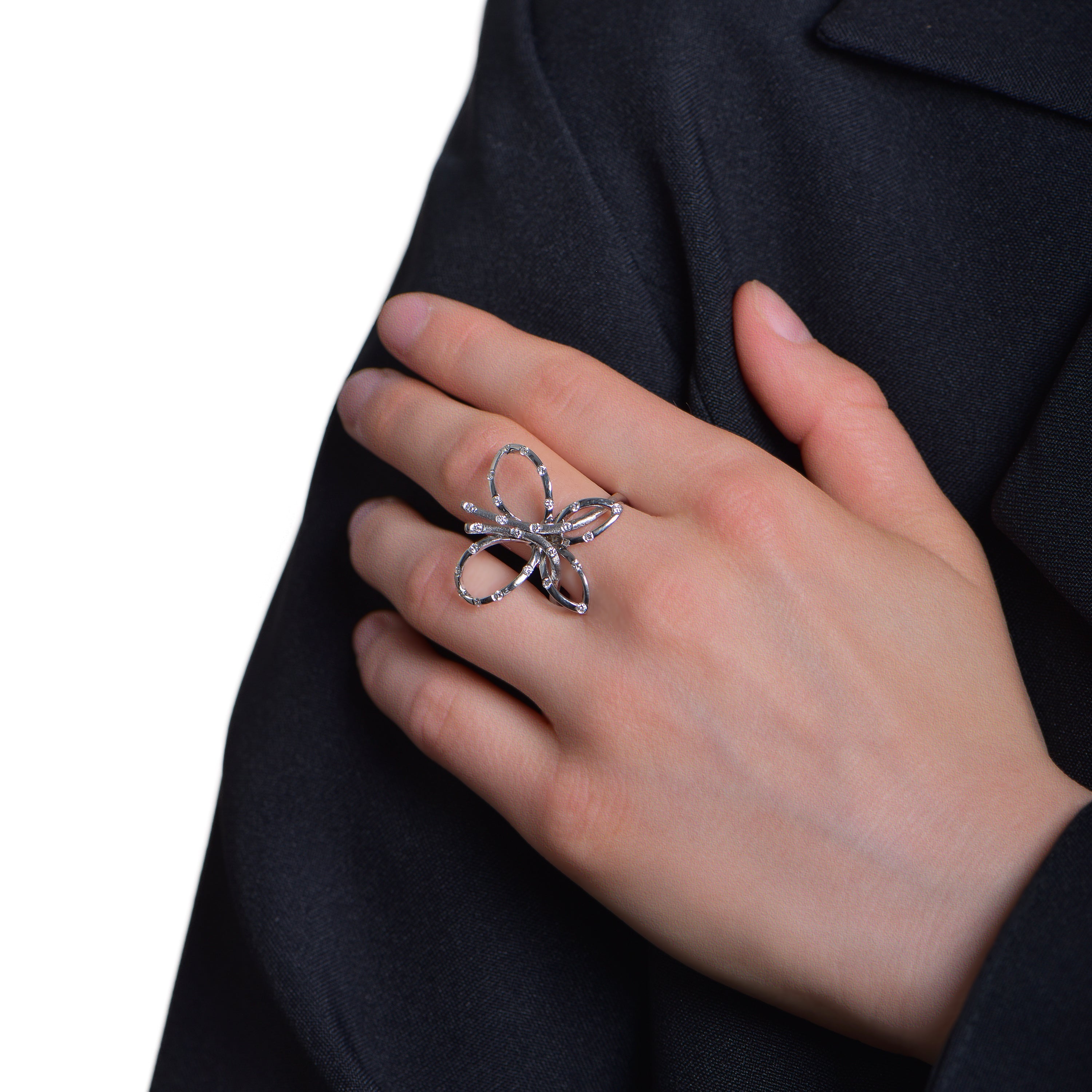 Ring Papillon - Weissgold 18k – Ring Gold 18k – Getragen Ansicht