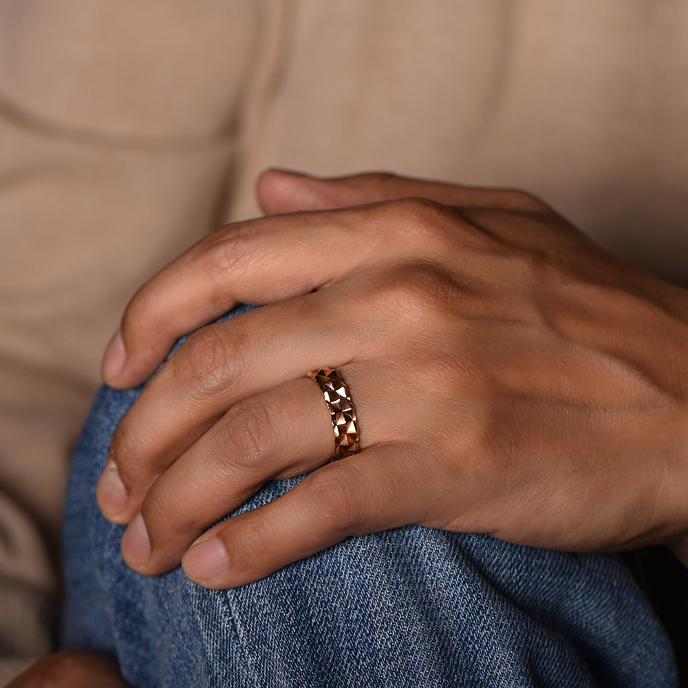 The Love Summit - or blanc 18k – Alliances AGUAdeORO en or 18k – porté de face
