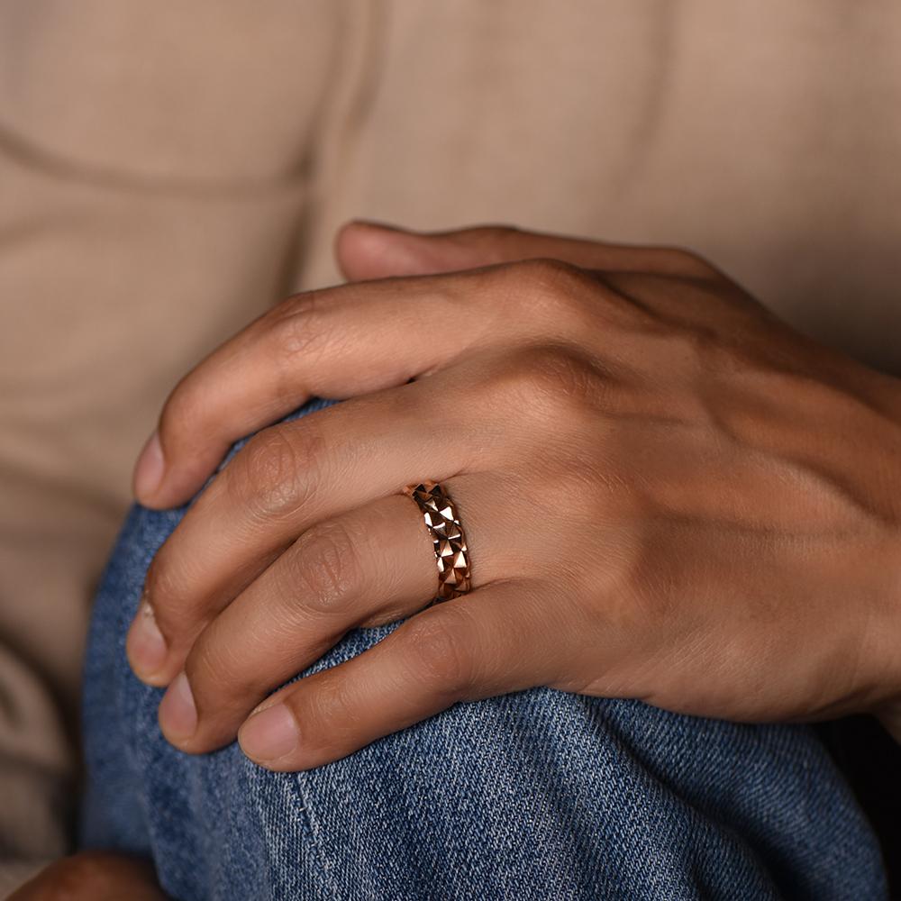 The Love Summit - or rouge 18k – Alliances AGUAdeORO en or 18k – porté de face