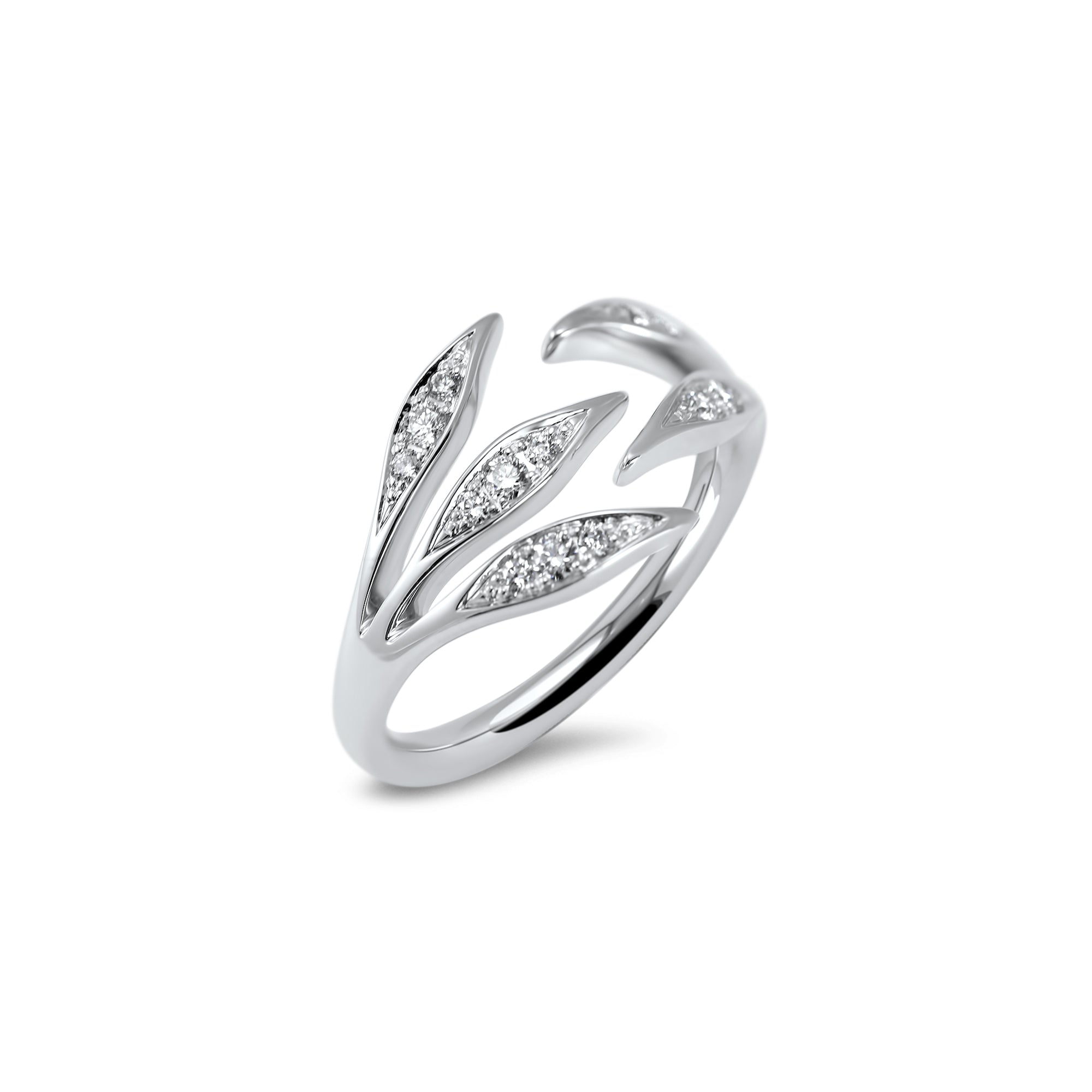 The Little White Leaves - or blanc 18k – Bague en or 18k – porté de face