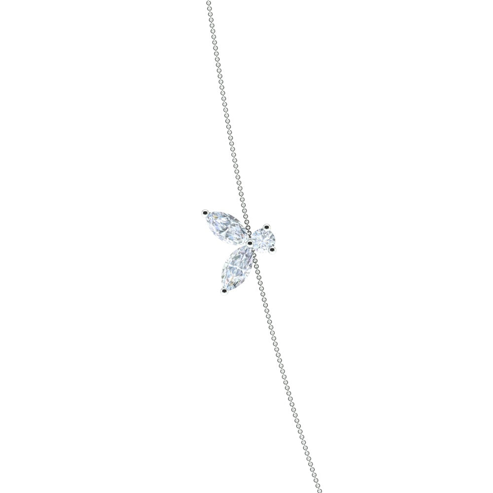 Collier sautoir Little Bee Grand - or blanc 18k – Chaîne en or 18k – porté en situation