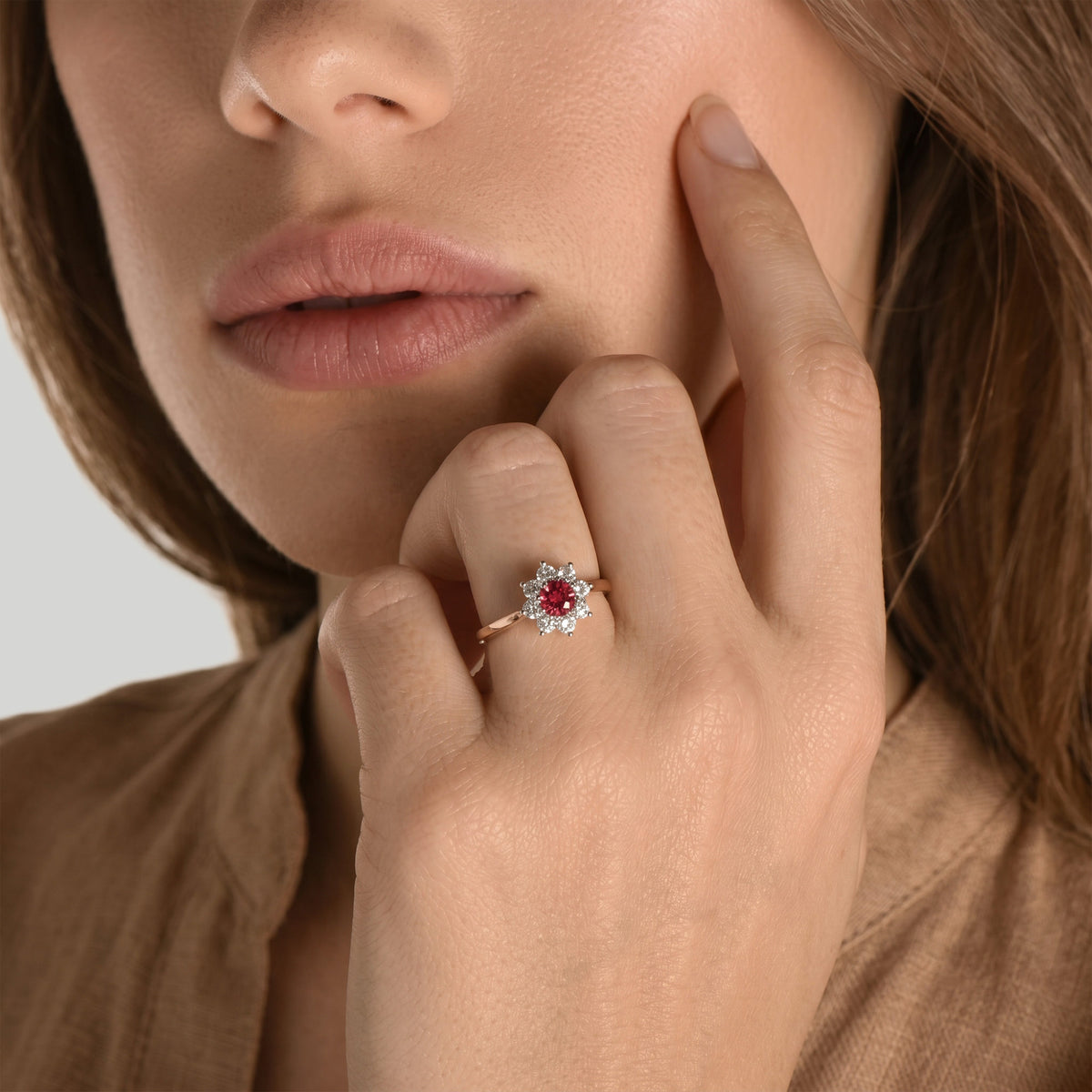 The Blooming Red Flower 0.30 carat - or rouge 18k