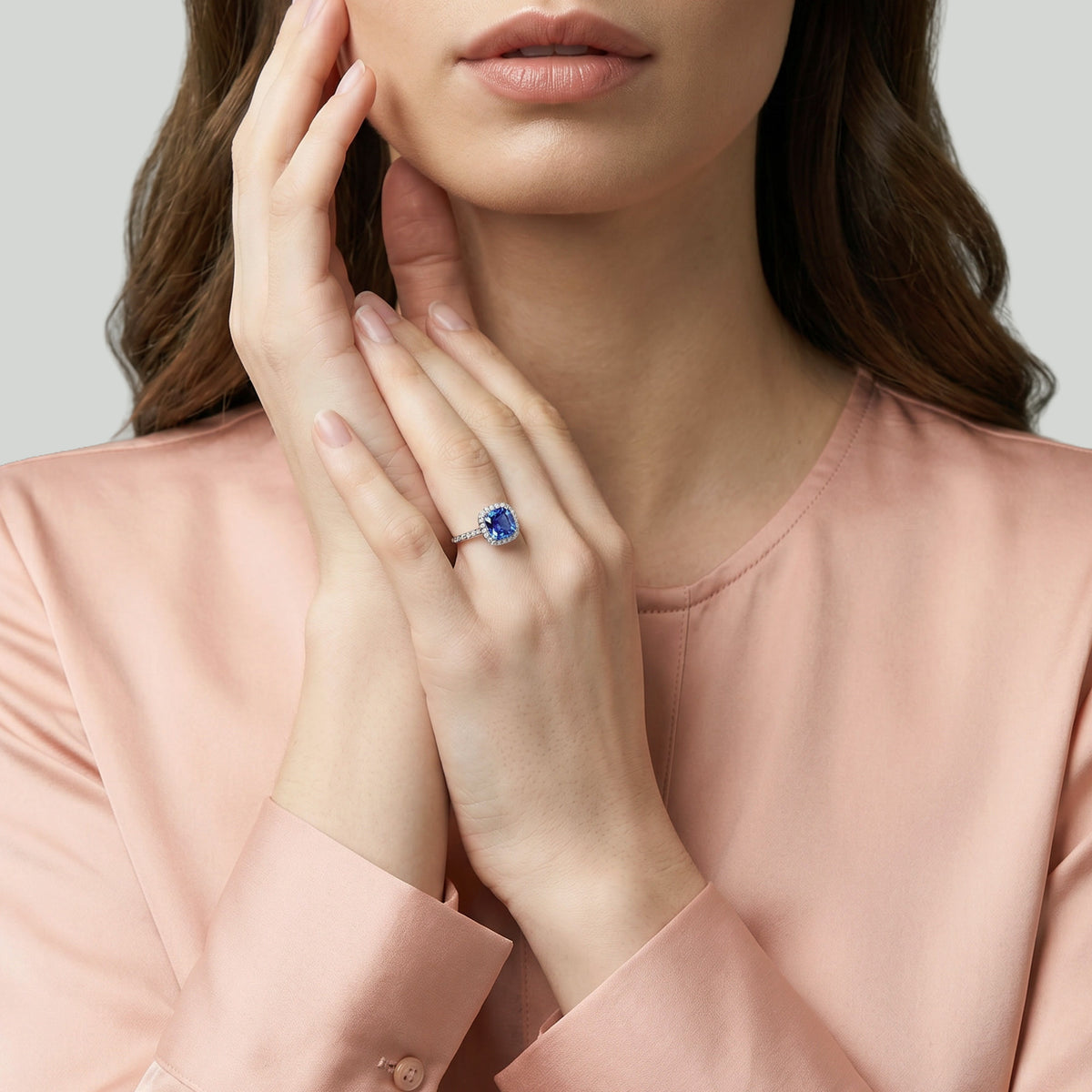 The Fancy Blue Superellipse 3.00 carats - or blanc 18k
