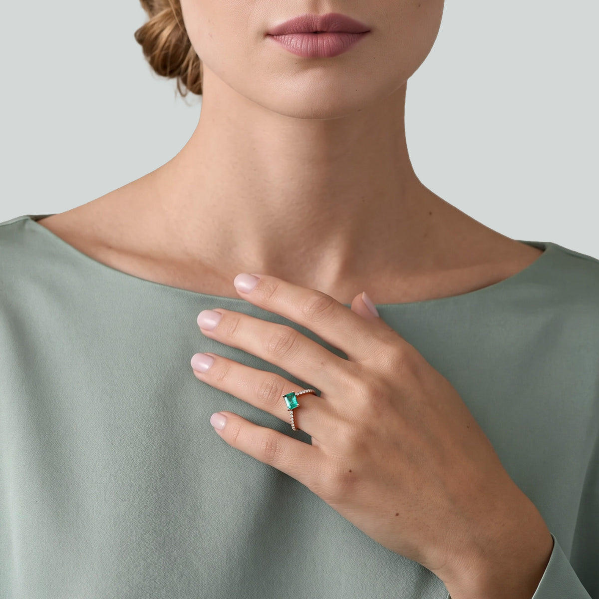 The Fancy Little Ice Skating Girl green 0.75  Karat - Rotgold 18K