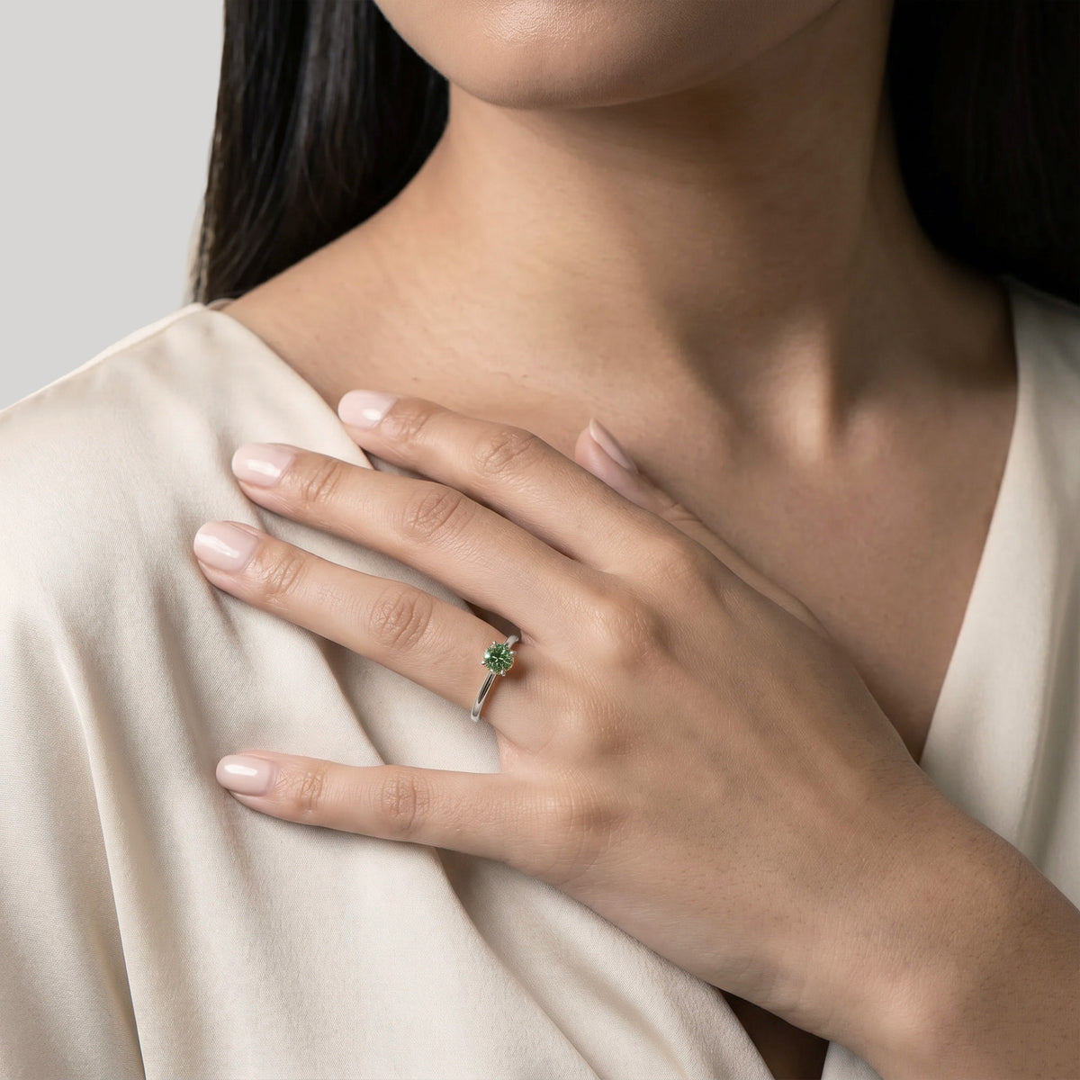 The V-Shape L Green 0.50 carat - or blanc 18k