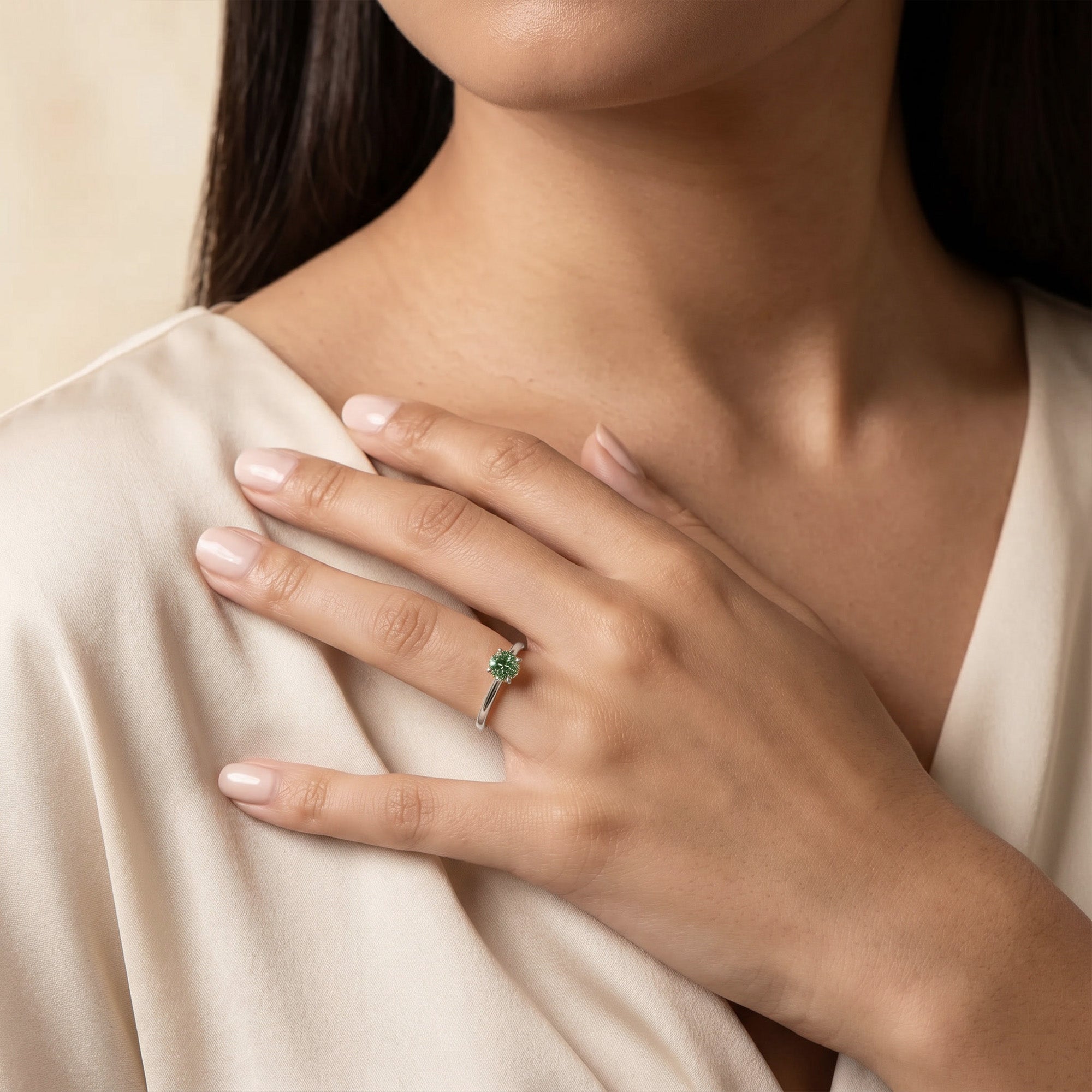 The V-Shape L Green 0.50 carat - or blanc 18k