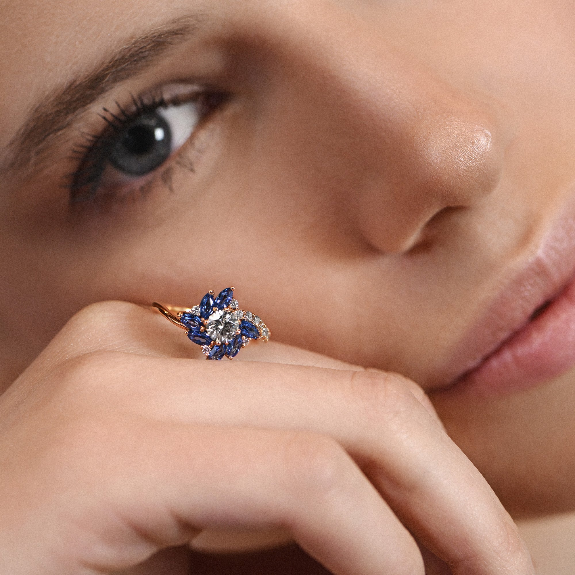 Enigmatic Nightflower - Gelbgold 18K