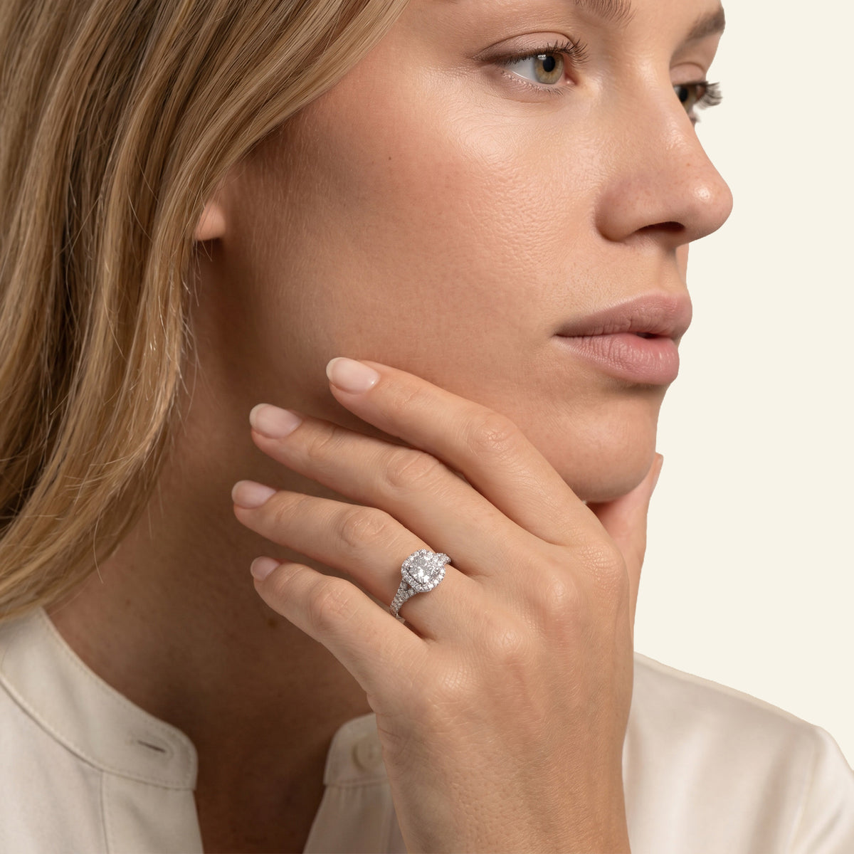 Miss Congeniality - 1.00 carat - or blanc 18k