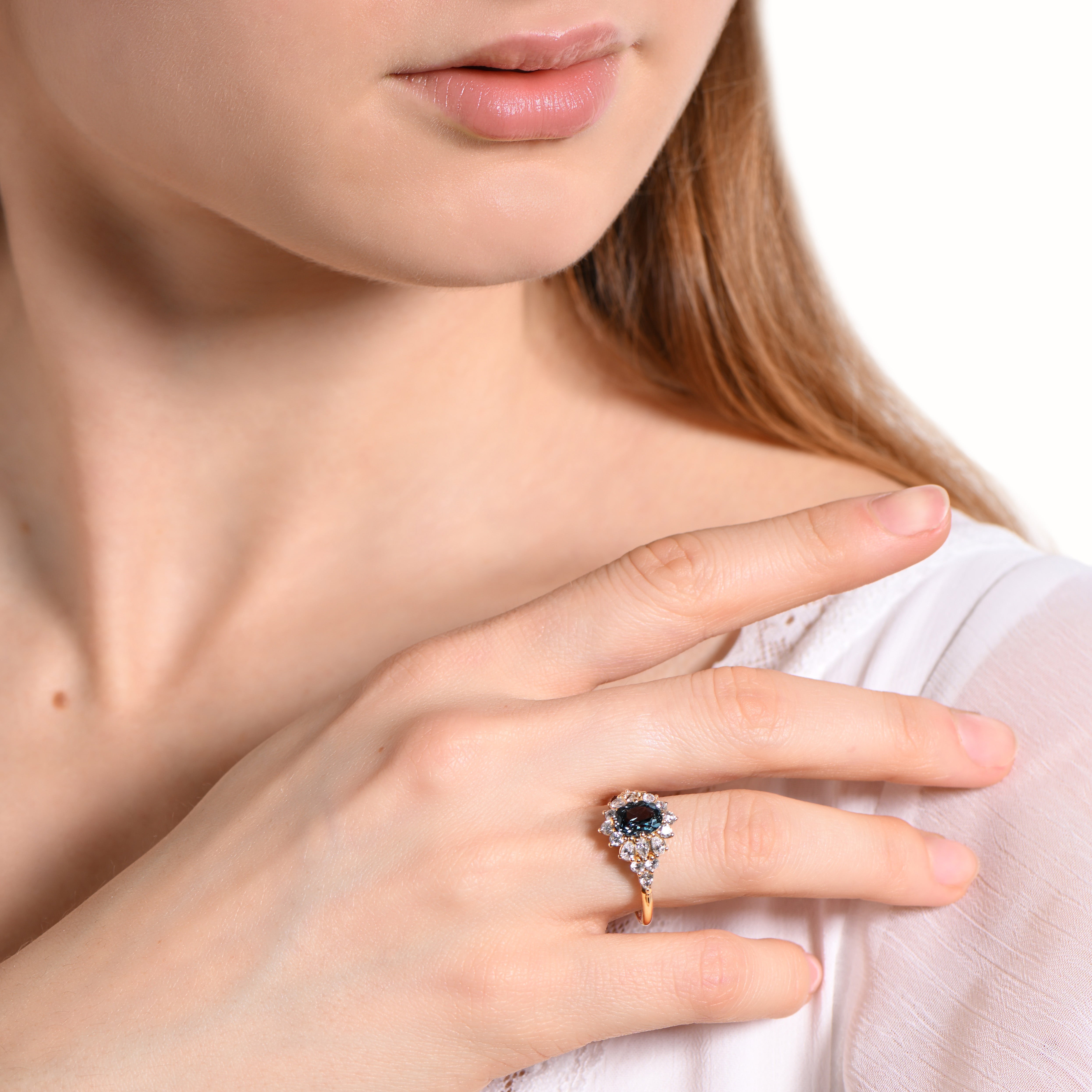 The fantastic Blooming Flower Oval - Yellow Gold 18k