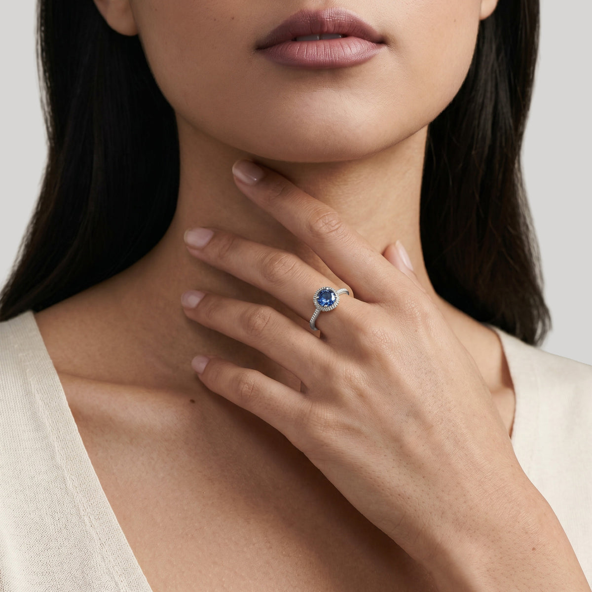 Pretty Blue Eyes - 0.80 carat - platine 950