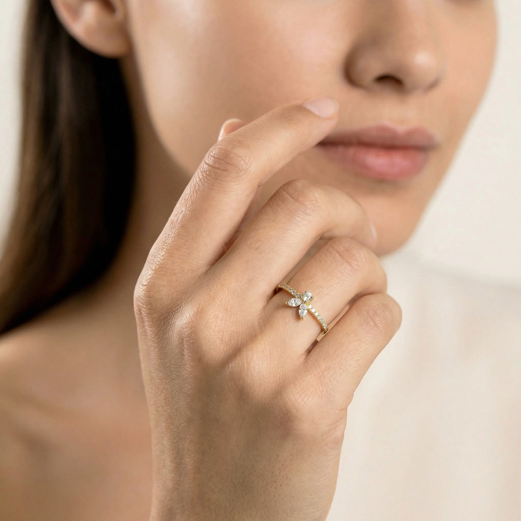 The Fancy Little Bee  0.39 Karat - Gelbgold 18K