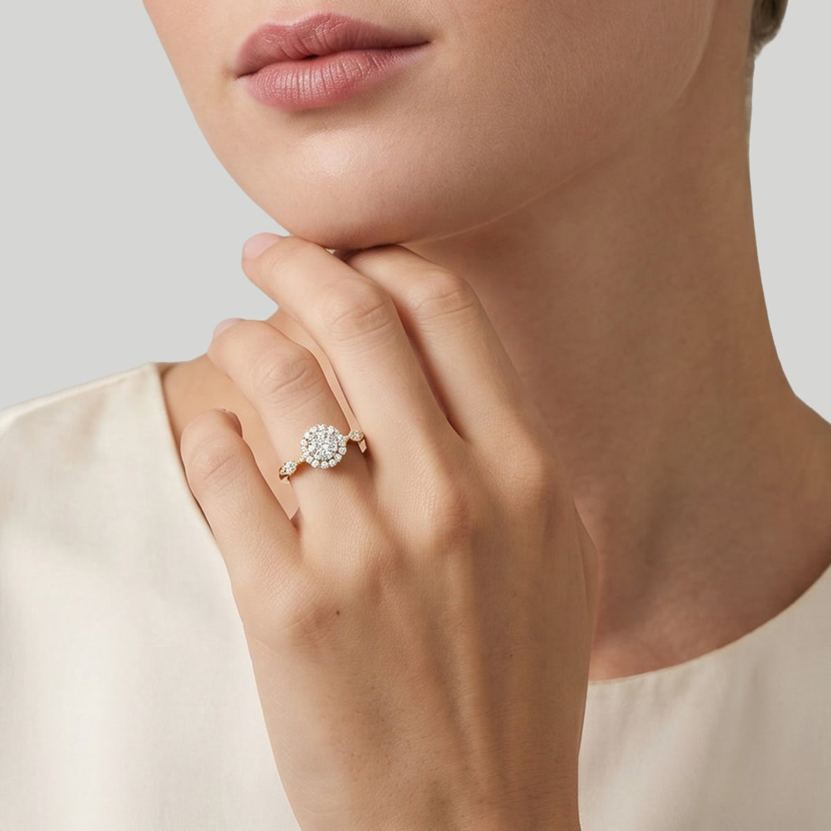 The Fancy Funkee Flying Girl 0.75 carat - or jaune 18k