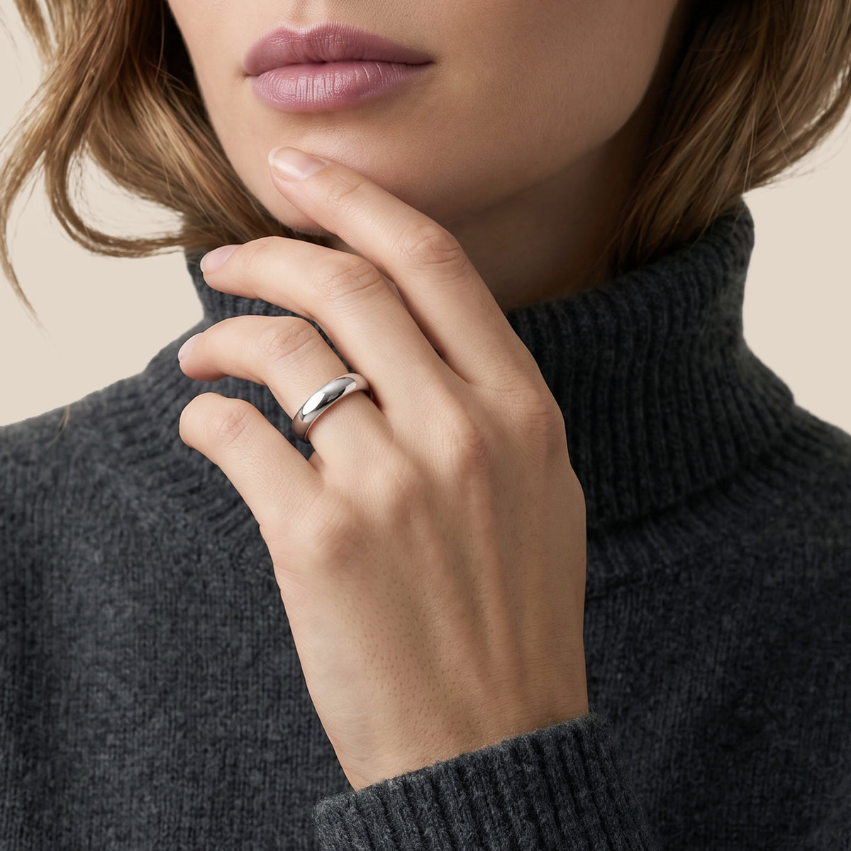 The Curvy 4.0 mm – 18k white gold