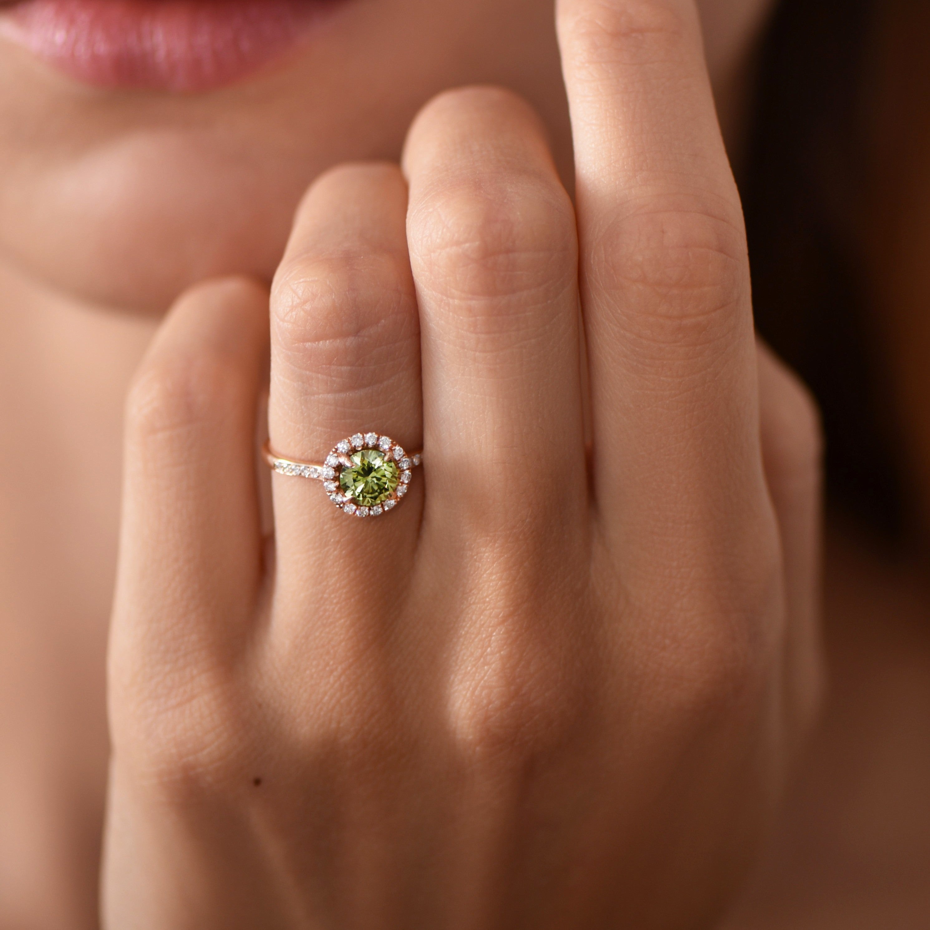 The Fancy Funkee Girl Green 0.75 carat - or rouge 18k