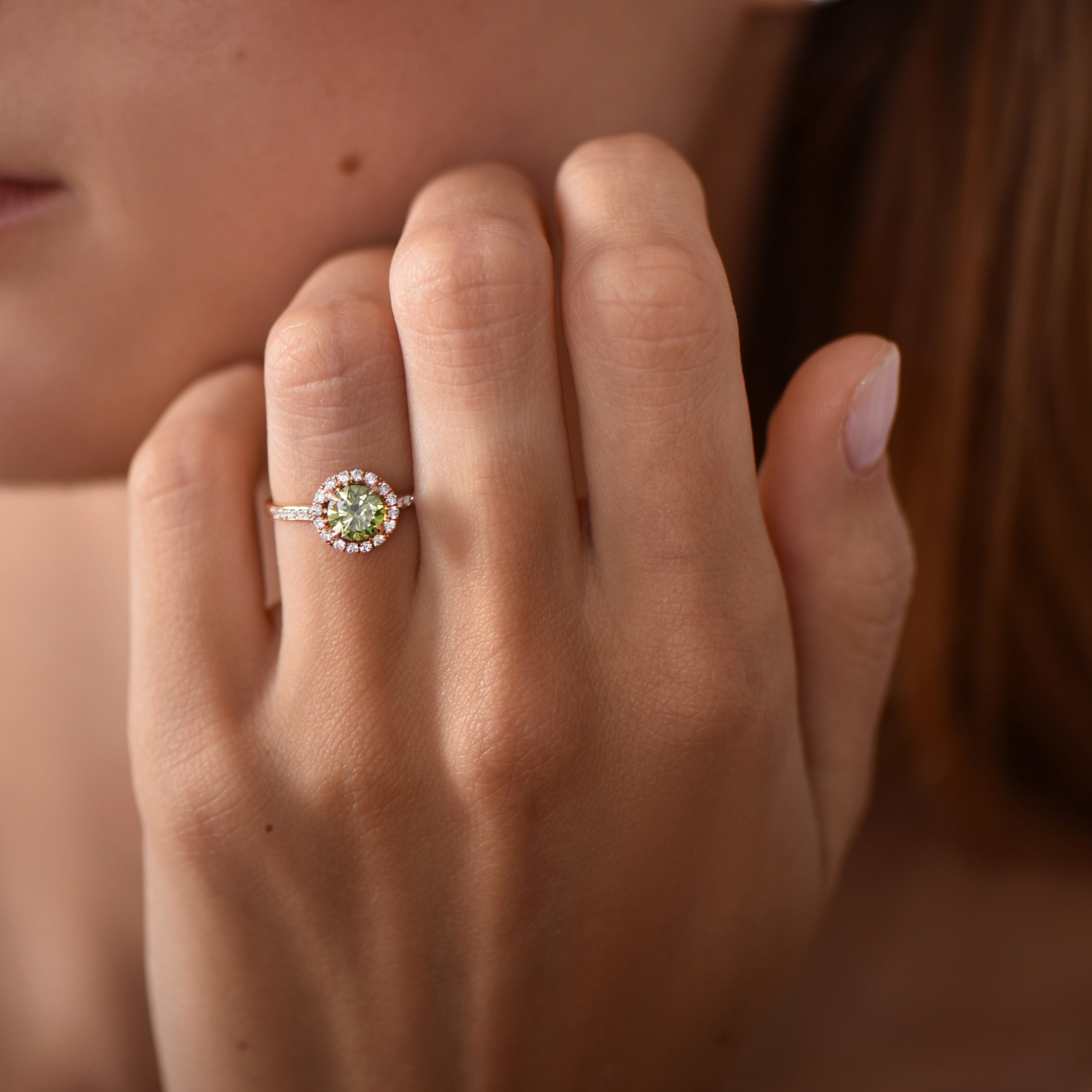 The Fancy Funkee Girl Green 0.75 Karat - Rotgold 18K