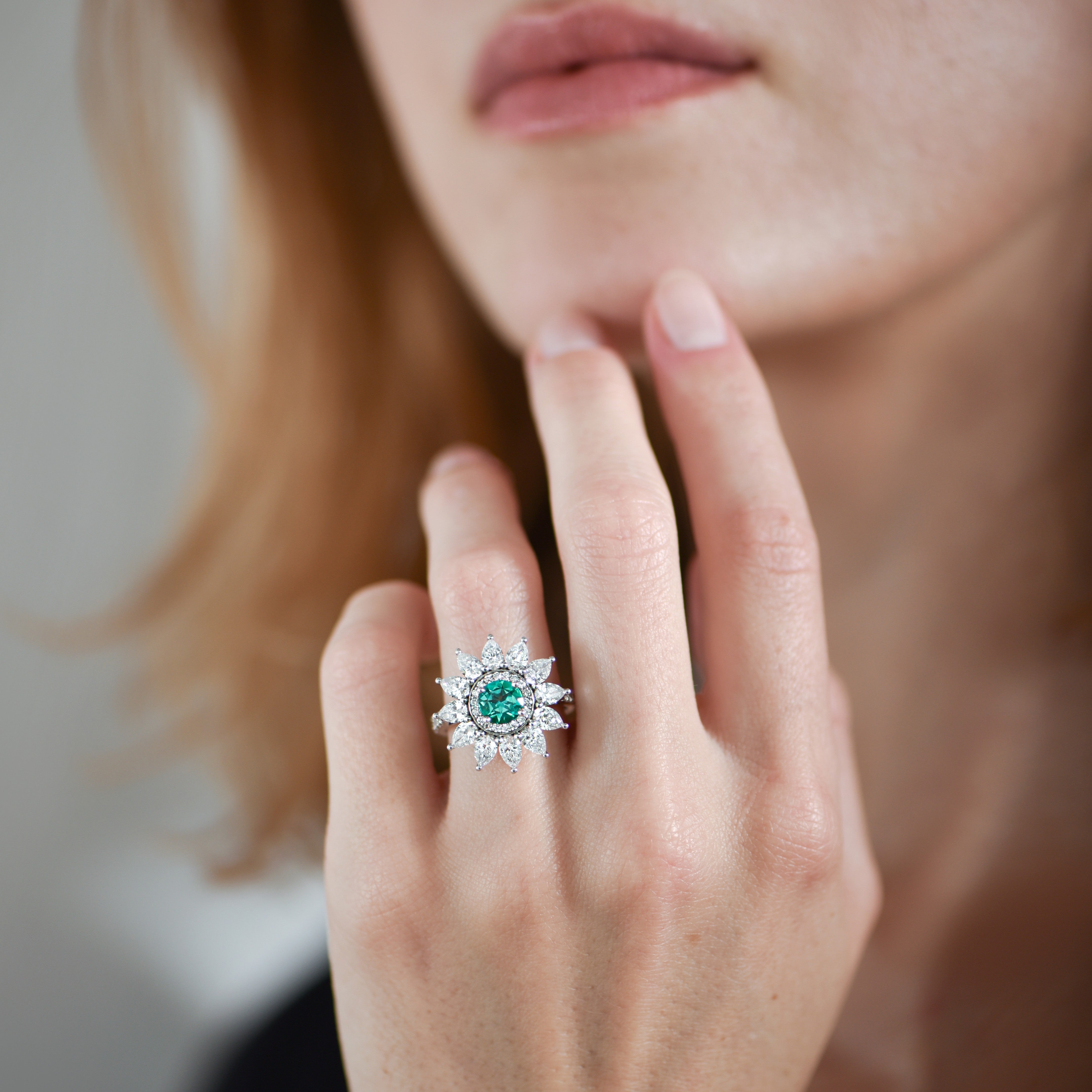 The fantastic Blooming Flower - 0.75 carat - or blanc 18k