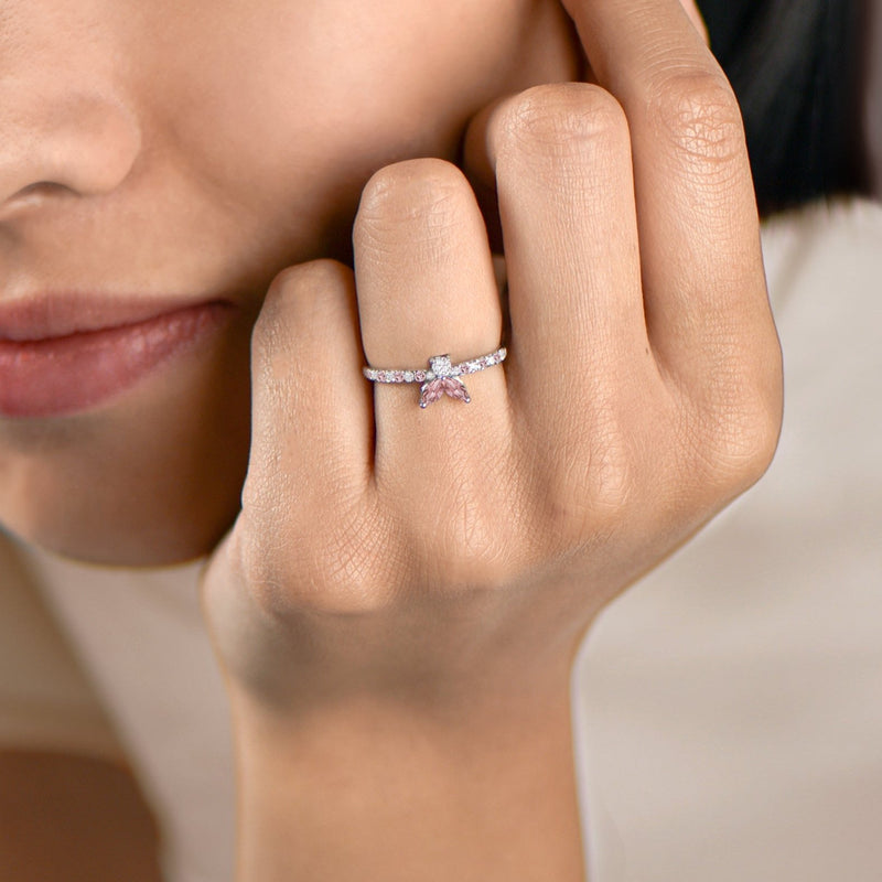 The Fancy Little Bee Pink Sapphire 0.20 Karat - Weissgold 18 K