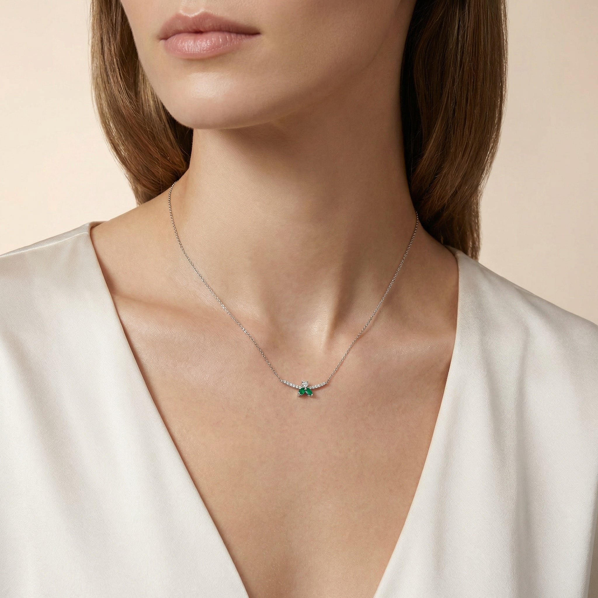 Necklace The Little Bee M Emerald - White Gold 18k